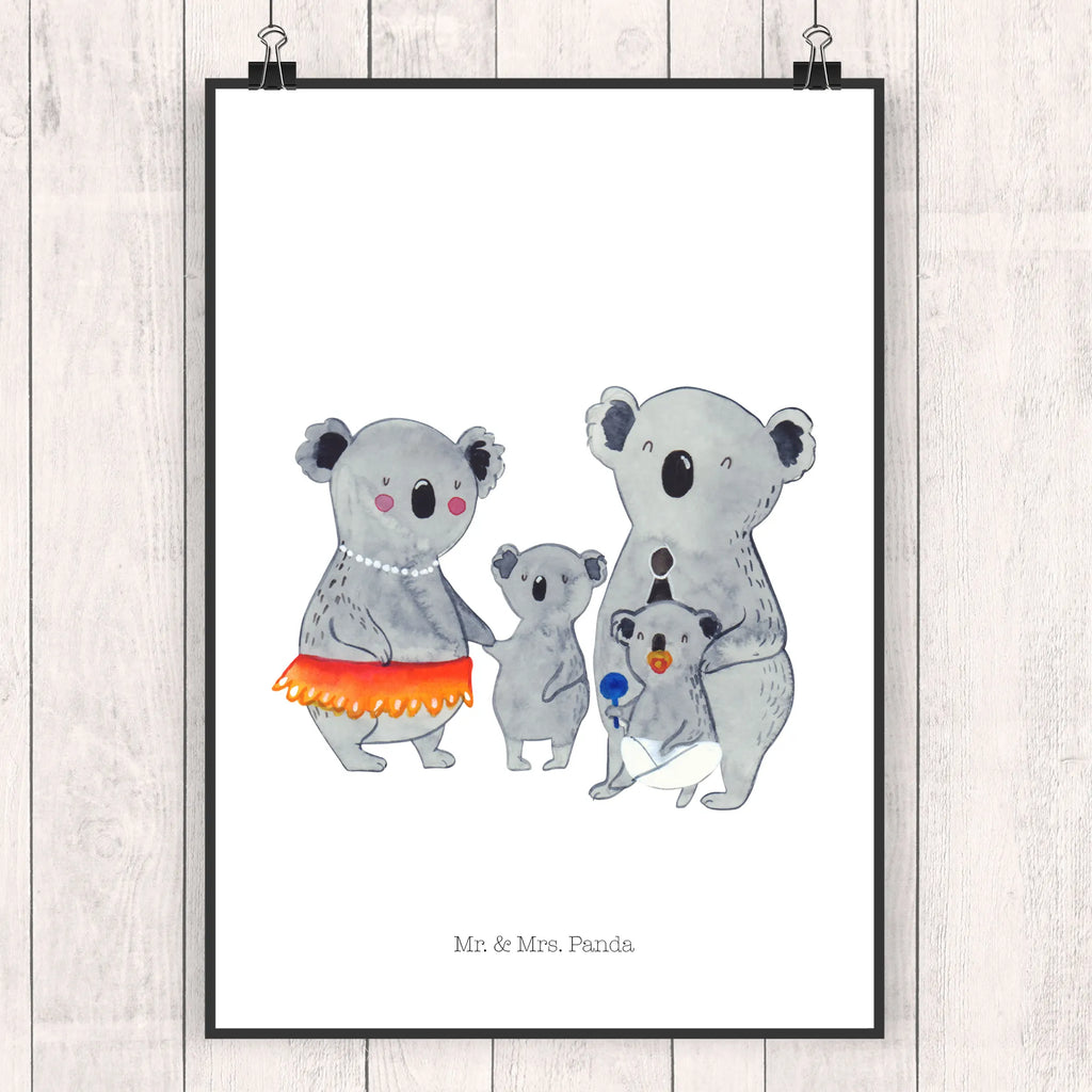 Poster Koala Family Wandposter, Küchenposter, Wanddeko, Raumdekoration, Poster, Wanddekoration, Kinderposter, Bild, Handgemaltes Poster, Mr. & Mrs. Panda Poster, Designposter, Posterdruck, Kunstdruck, Wanddeko Bild, Familie, Vatertag, Muttertag, Bruder, Schwester, Mama, Papa, Oma, Opa, Koalas, Koala, Kinder, Familienleben, Geschwister, Family