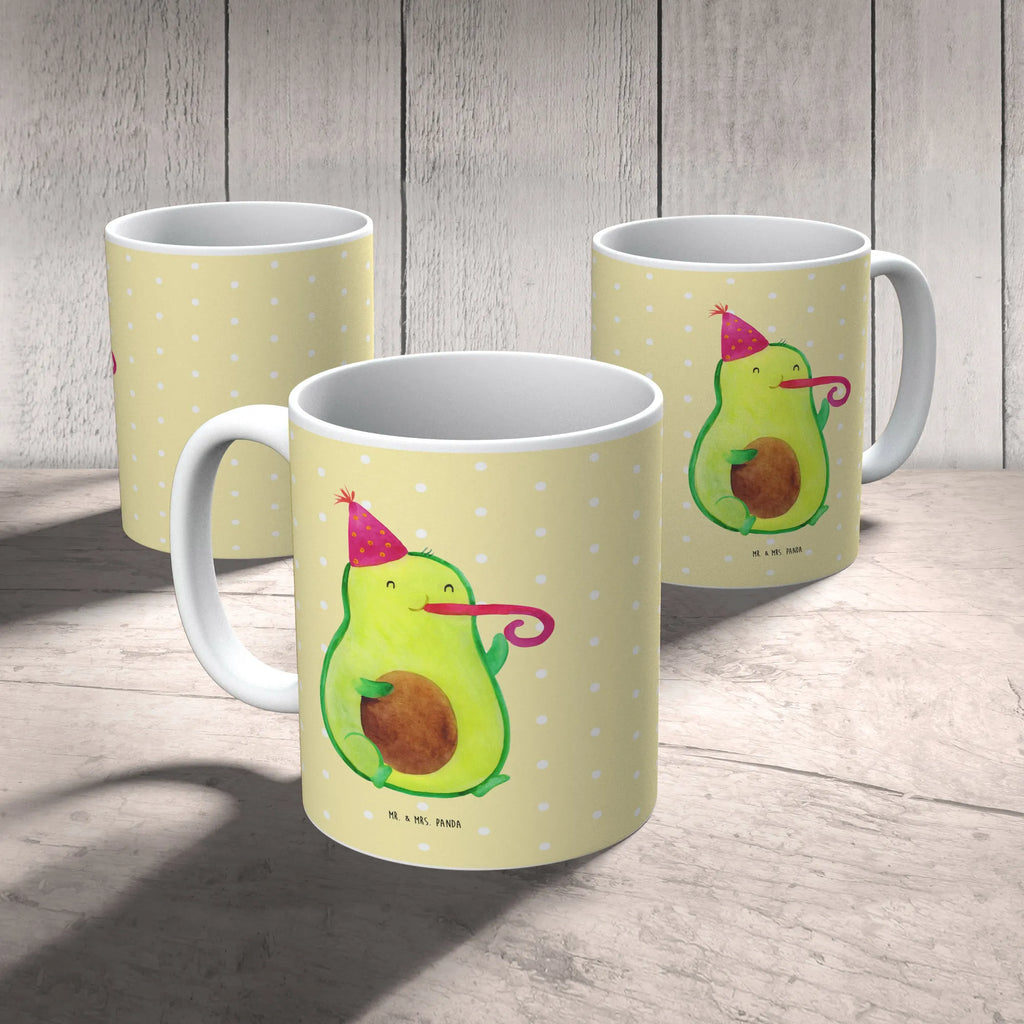 Mug avocado Celebration Sprüchetasse, statement tasse, Kaffeetasse, Tasse mit Spruch, Henkelbecher, Bedruckte Tasse, Geschenktasse, Keramiktasse, milchkaffeetasse, Pott, kaffeebecher bedruckt, Teetasse, hochwertige tasse, Henkeltasse, kaffeetasse bedruckt, kaffeebecher keramik, haferl, Tasse, Keramikbecher, Motivtasse, Frühstückstasse, heißgetränkebecher, tasse für büro, Frühstücksbecher, Bürotasse, Trinkbecher, tasse für kaffee, design tasse, Teebecher, kaffeetasse keramik, Tasse mit Motiv, Teepott, Designtasse, Becher, Kaffeepott, Coffee Mug, schöne tasse, Trinktasse, Bürobecher, Kaffeebecher, Mug, Dekotasse, Kakaotasse, Avocado, Gesund, Vegan, Veggie, Geburtstag, Feierlichkeit, Tröte, Gute Laune, Fete, Feier, Party
