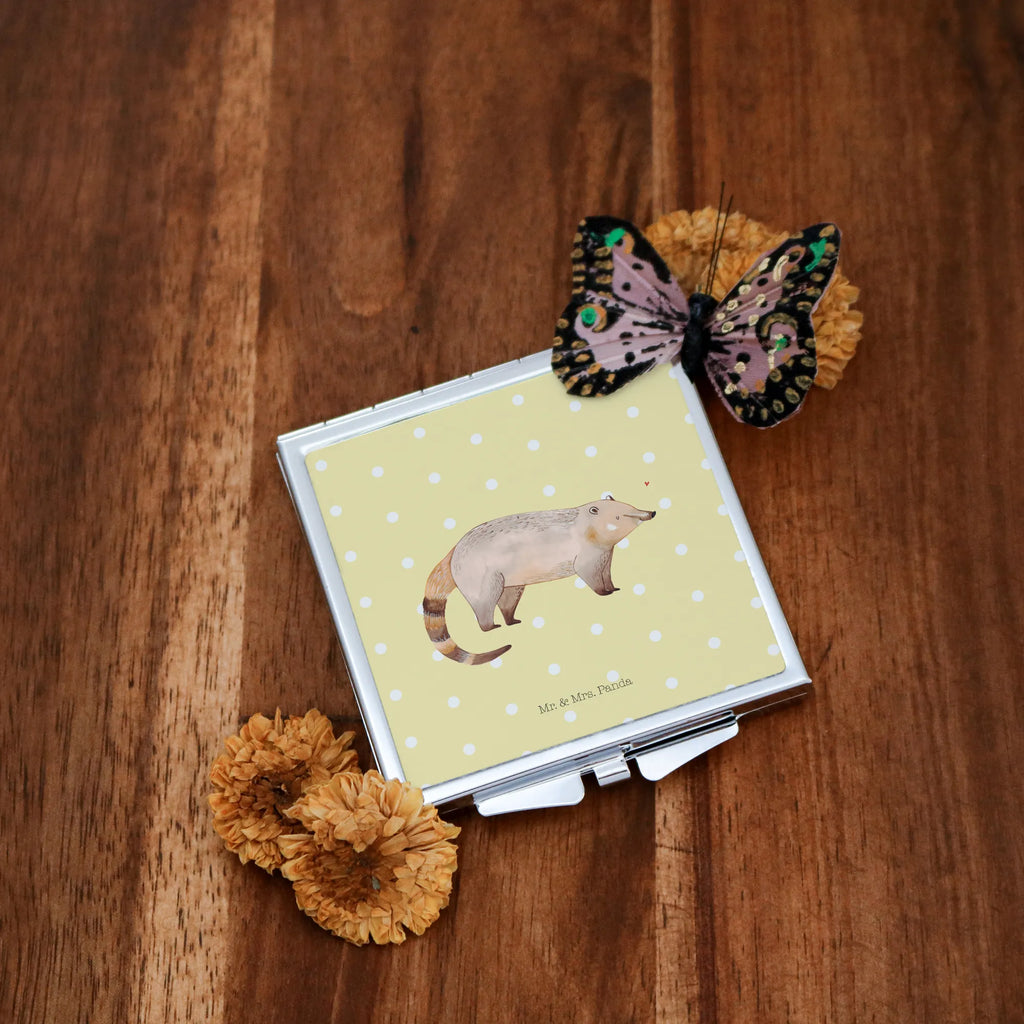 Handtaschenspiegel quadratisch Nasenbaer Kosmetikspiegel Klein, Mini Spiegel, Handtaschenspiegel, Runder Taschenspiegel, Schminkspiegel Kompakt, Taschenspiegel, Klappbarer Handspiegel, Vintage Kompaktspiegel, Silber, Reise Spiegel, Kompaktspiegel, Tragbarer Spiegel, Taschen-Kosmetikspiegel, Handspiegel Geschenkidee, Spiegel Für Unterwegs, Handspiegel Zum Mitnehmen, Handspiegel Mit Hülle, Klappspiegel, Quadratischer Handspiegel, Spiegel Für Schminktasche, Spiegel Für Handtasche, Schminkspiegel To Go, Klappbarer Taschenspiegel, Spiegel Für Make-Up Tasche, Design Taschenspiegel, Handspiegel Für Damen, Deko Handspiegel, Gute Laune, Tiermotive, Tiere, Lustige Sprüche, Nasenbär, Rüsselbär, Bär, Nasenbären