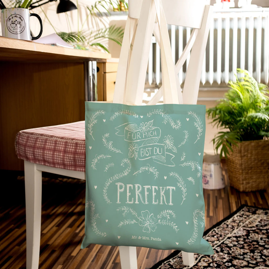Einkaufstasche Für mich bist du perfekt Tragetasche Mit Motiv, Leinentaschen, Stofftasche, Tragetasche Geschenkidee, Tragetasche Design, Tragetasche Ohne Plastik, Beutel Tasche, Tragetasche Für Bücher, Tragetasche Herren, Einkaufstaschen, Tragetasche Für Büro, Tragetasche Blanko, Tragetasche Für Alltag, Tragetasche Handgemacht, Jutetasche, Tragetasche, Tragetasche Für Schule, Tragetasche Mit Spruch, Tragetasche Bedruckt, Tragetasche Modern, Einkaufstasche, Tragetasche Mit Henkel, Tragetasche Kinder, Tragetasche Umweltfreundlich, Kleine Tragetasche, Tragetasche Wiederverwendbar, Bunte Tragetasche, Tragetaschen, Große Tragetasche, Tragetasche Robust, Jutetaschen, Baumwolltaschen, Lustige Tragetasche, Leinentasche, Stofftaschen, Tragetasche Vintage, Faltbare Tragetasche, Tragetasche Für Einkäufe, Tragetasche Waschbar, Tragetasche Damen, Tragetasche Nachhaltig, Baumwolltasche, Tragetasche Zum Umhängen, Blumen Deko, Frühlings Deko, Sommer Deko, Dekoration, positive Botschaft, Naturliebhaber, Outdoor, Natur, Abenteuer, Traumfrau, Partner Geschenk, Traummann, Freund Geschenk, Geschenk Jahrestag, Hochzeitstag, Freundin Geschenk, Liebe spruch