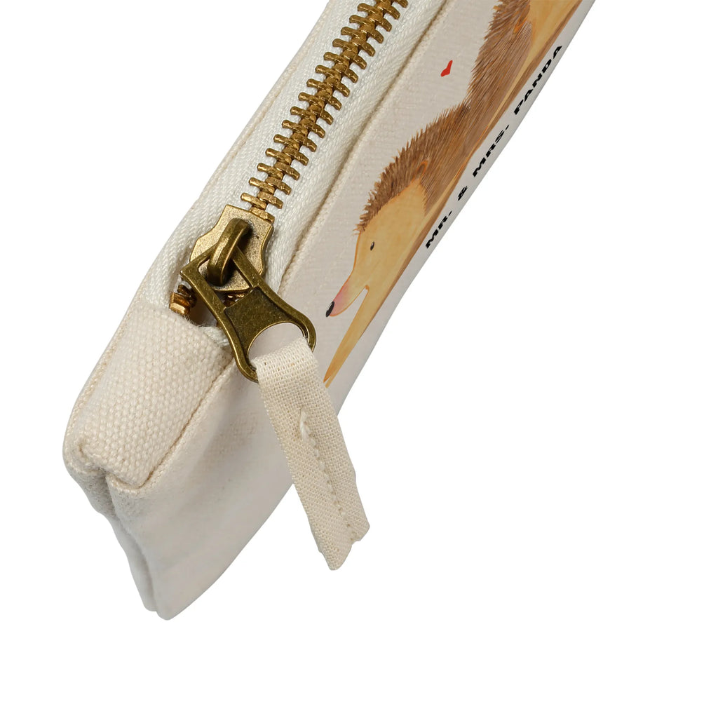 Make-up bag Hedgehogs holding hands Kulturtasche, Schminktasche, Kulturbeutel, toiletry bag, pencil case, aufbewahrungsbeutel, pinsel tasche, Kosmetiktasche, beauty case, Stiftemäppchen, Schminkbeutel, Schminktäschchen, Mäppchen, Kosmetikbeutel, Etui, Waschtasche, Schlampermäppchen, beauty tasche, Waschbeutel, kosmetiktäschchen, utensilientasche, aufbewahrungstasche, Federmappe, Freundin, Liebe, Ehefrau, Ehemann, Partner, Verlobung, Freund, Jahrestag, Hocheitstag, Heiratsantrag, Liebesgeschenk, Heiraten, Geschenk für Zwei, Love, Igelliebe, Igel, Hochzeit, Lieblingsmensch, Liebesbotschaft, Liebesbeweis, Große Liebe, Hand in Hand, Gemeinsamkeit