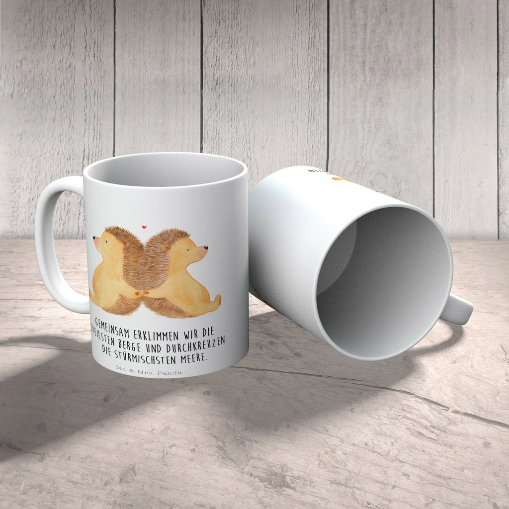 Mug Hedgehogs holding hands Keramiktasse, Geschenktasse, Teetasse, Tasse mit Motiven, Kaffeetasse, Tasse mit Zitaten, Porzellantasse, Tasse, Bürotasse, Liebe, Partner, Freund, Freundin, Ehemann, Ehefrau, Heiraten, Verlobung, Heiratsantrag, Liebesgeschenk, Jahrestag, Hocheitstag, große Liebe, Liebesbeweis, Igel, Gemeinsamkeit, Liebesbotschaft, Love, Lieblingsmensch, Hand in Hand, Geschenk für zwei, Igelliebe, Hochzeit