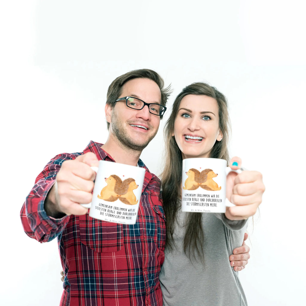 Mug Hedgehogs holding hands Keramiktasse, Geschenktasse, Teetasse, Tasse mit Motiven, Kaffeetasse, Tasse mit Zitaten, Porzellantasse, Tasse, Bürotasse, Liebe, Partner, Freund, Freundin, Ehemann, Ehefrau, Heiraten, Verlobung, Heiratsantrag, Liebesgeschenk, Jahrestag, Hocheitstag, große Liebe, Liebesbeweis, Igel, Gemeinsamkeit, Liebesbotschaft, Love, Lieblingsmensch, Hand in Hand, Geschenk für zwei, Igelliebe, Hochzeit