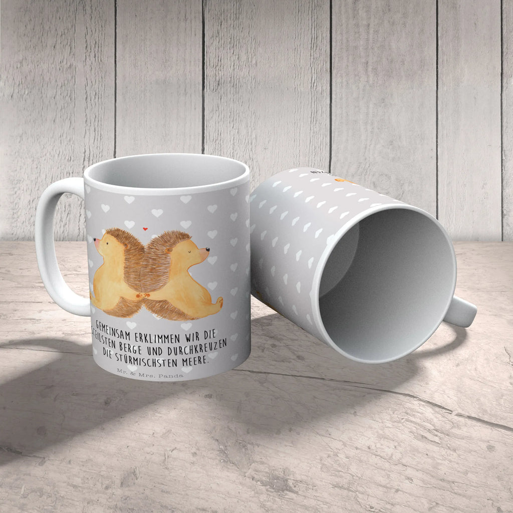 Mug Hedgehogs holding hands Keramiktasse, Geschenktasse, Teetasse, Tasse mit Motiven, Kaffeetasse, Tasse mit Zitaten, Porzellantasse, Tasse, Bürotasse, Liebe, Partner, Freund, Freundin, Ehemann, Ehefrau, Heiraten, Verlobung, Heiratsantrag, Liebesgeschenk, Jahrestag, Hocheitstag, große Liebe, Liebesbeweis, Igel, Gemeinsamkeit, Liebesbotschaft, Love, Lieblingsmensch, Hand in Hand, Geschenk für zwei, Igelliebe, Hochzeit