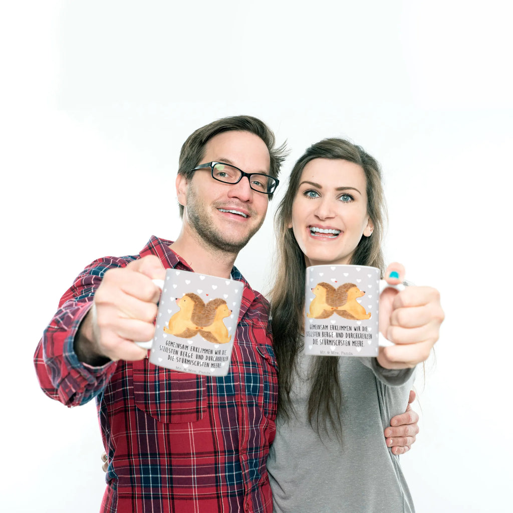 Mug Hedgehogs holding hands Keramiktasse, Geschenktasse, Teetasse, Tasse mit Motiven, Kaffeetasse, Tasse mit Zitaten, Porzellantasse, Tasse, Bürotasse, Liebe, Partner, Freund, Freundin, Ehemann, Ehefrau, Heiraten, Verlobung, Heiratsantrag, Liebesgeschenk, Jahrestag, Hocheitstag, große Liebe, Liebesbeweis, Igel, Gemeinsamkeit, Liebesbotschaft, Love, Lieblingsmensch, Hand in Hand, Geschenk für zwei, Igelliebe, Hochzeit