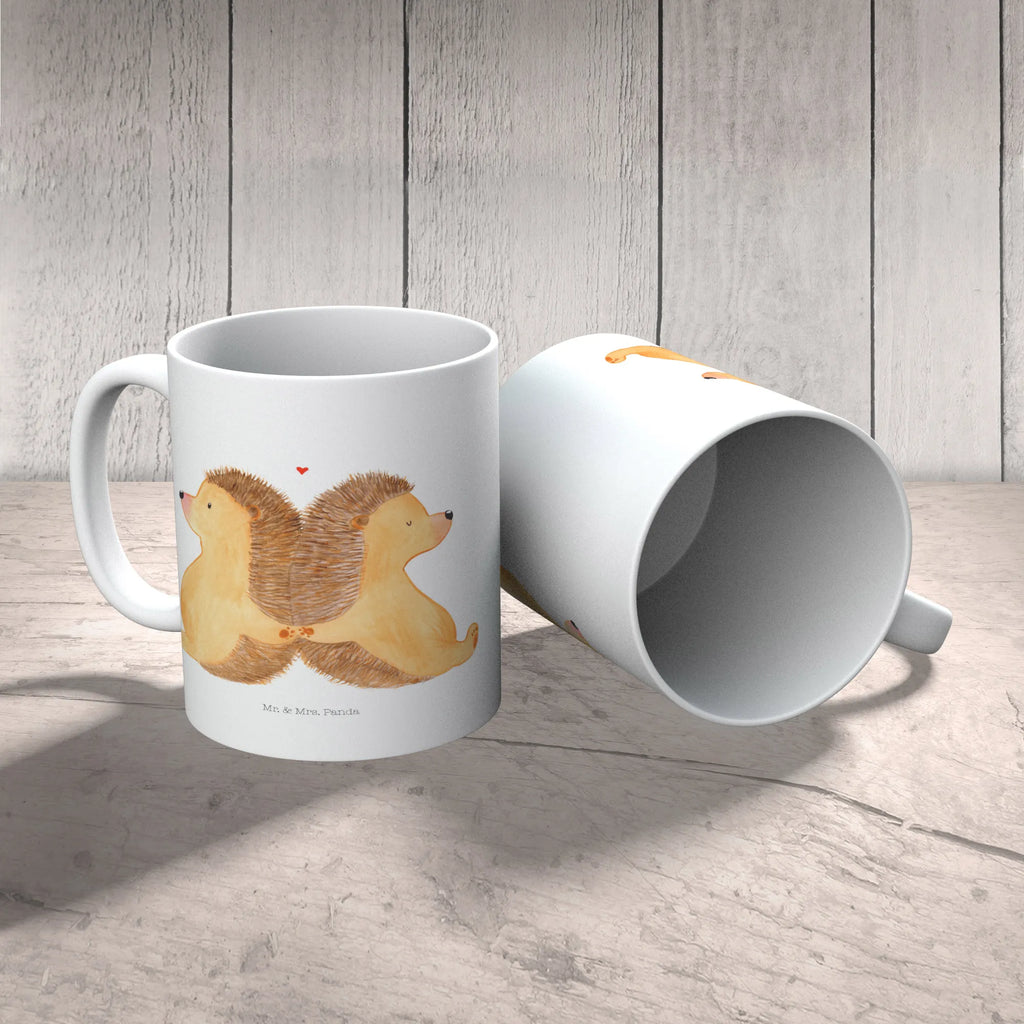 Mug Hedgehogs holding hands Keramiktasse, Geschenktasse, Teetasse, Tasse mit Motiven, Kaffeetasse, Tasse mit Zitaten, Porzellantasse, Tasse, Bürotasse, Liebe, Partner, Freund, Freundin, Ehemann, Ehefrau, Heiraten, Verlobung, Heiratsantrag, Liebesgeschenk, Jahrestag, Hocheitstag, große Liebe, Liebesbeweis, Igel, Gemeinsamkeit, Liebesbotschaft, Love, Lieblingsmensch, Hand in Hand, Geschenk für zwei, Igelliebe, Hochzeit