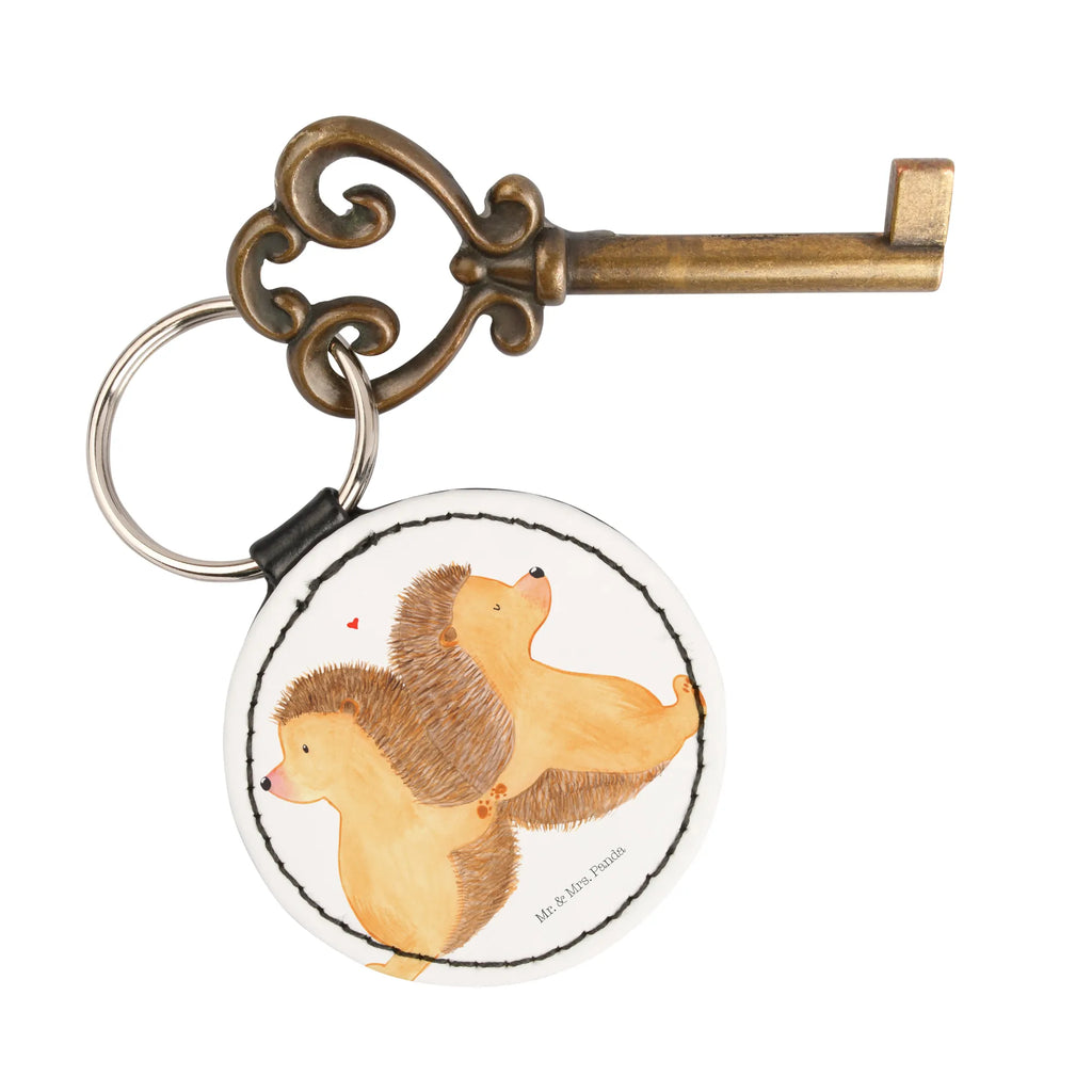 Rund Schlüsselanhänger Igel händchenhaltend Schlüsselanhänger Für Herren, Schlüsselanhänger Schlüssel, Schlüsselaccessoire, Schlüsselanhänger Stoff, Schlüsselanhänger Geburtstag, Schlüsselanhänger Filz, Schlüsselanhänger Personalisierbar, Schlüsselhalter, Schlüsselanhänger Leder, Schlüsselanhänger Lustig, Schlüsselanhänger Niedlich, Schlüsselanhänger Für Kinder, Schlüsselanhänger Geschenk, Schlüsselanhänger Haus, Schlüsselanhänger Für Damen, Schlüsselanhänger Elegant, Schlüsselanhänger Kunststoff, Schlüsselanhänger Mit Spruch, Schlüsselband, Schlüsselanhänger Mit Motiv, Schlüsselanhänger Mit Namen, Schlüsselanhänger Metall, Schlüsselanhänger Modern, Schlüsselanhänger Auto, Schlüsselanhänger Tiermotiv, Schlüsselanhänger Herz, Schlüsselanhänger Freundschaft, Schlüsselanhänger Handgemacht, Schlüsselanhänger Mit Gravur, Schlüsselanhänger Nachhaltig, Schlüsselanhänger Mit Foto, Schlüsselanhänger Holz, Schlüsselanhänger Partner, Schlüsselring, Schlüsselanhänger Klassisch, Schlüsselanhänger, Schlüsselanhänger Liebe, Schlüsselanhänger Für Paare, Schlüsselanhänger Bunt, Liebe, Partner, Freund, Freundin, Ehemann, Ehefrau, Heiraten, Verlobung, Heiratsantrag, Liebesgeschenk, Jahrestag, Hocheitstag, Liebesbeweis, Hand in Hand, Hochzeit, Igelliebe, Geschenk für zwei, große Liebe, Love, Igel, Gemeinsamkeit, Lieblingsmensch, Liebesbotschaft