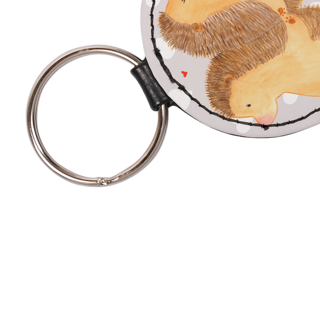 Rund Schlüsselanhänger Igel händchenhaltend Schlüsselanhänger Für Herren, Schlüsselanhänger Schlüssel, Schlüsselaccessoire, Schlüsselanhänger Stoff, Schlüsselanhänger Geburtstag, Schlüsselanhänger Filz, Schlüsselanhänger Personalisierbar, Schlüsselhalter, Schlüsselanhänger Leder, Schlüsselanhänger Lustig, Schlüsselanhänger Niedlich, Schlüsselanhänger Für Kinder, Schlüsselanhänger Geschenk, Schlüsselanhänger Haus, Schlüsselanhänger Für Damen, Schlüsselanhänger Elegant, Schlüsselanhänger Kunststoff, Schlüsselanhänger Mit Spruch, Schlüsselband, Schlüsselanhänger Mit Motiv, Schlüsselanhänger Mit Namen, Schlüsselanhänger Metall, Schlüsselanhänger Modern, Schlüsselanhänger Auto, Schlüsselanhänger Tiermotiv, Schlüsselanhänger Herz, Schlüsselanhänger Freundschaft, Schlüsselanhänger Handgemacht, Schlüsselanhänger Mit Gravur, Schlüsselanhänger Nachhaltig, Schlüsselanhänger Mit Foto, Schlüsselanhänger Holz, Schlüsselanhänger Partner, Schlüsselring, Schlüsselanhänger Klassisch, Schlüsselanhänger, Schlüsselanhänger Liebe, Schlüsselanhänger Für Paare, Schlüsselanhänger Bunt, Liebe, Partner, Freund, Freundin, Ehemann, Ehefrau, Heiraten, Verlobung, Heiratsantrag, Liebesgeschenk, Jahrestag, Hocheitstag, Liebesbeweis, Hand in Hand, Hochzeit, Igelliebe, Geschenk für zwei, große Liebe, Love, Igel, Gemeinsamkeit, Lieblingsmensch, Liebesbotschaft