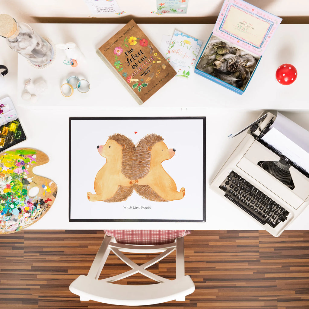 Desk pad Hedgehogs holding hands arbeitsunterlage, tischpads, schreibtischunterlage, tischauflage, tischpad, tischauflagen, Schreibtisch Unterlagen, tischmatte, arbeitsmatte, schreibtischunterlagen, schreibtischauflagen, schreibauflage, pultunterlage, Schreibtisch Matte, schreibtischmatte, Schreibunterlage, schreibauflagen, tischmatten, Schreibtischauflage, schreibmatte, Tischunterlage, Verlobung, Freund, Partner, Heiratsantrag, Freundin, Liebesgeschenk, Ehemann, Hocheitstag, Ehefrau, Heiraten, Jahrestag, Liebe, Hochzeit, Love, Igelliebe, Liebesbotschaft, Liebesbeweis, Hand in Hand, Igel, Große Liebe, Gemeinsamkeit, Lieblingsmensch, Geschenk für Zwei