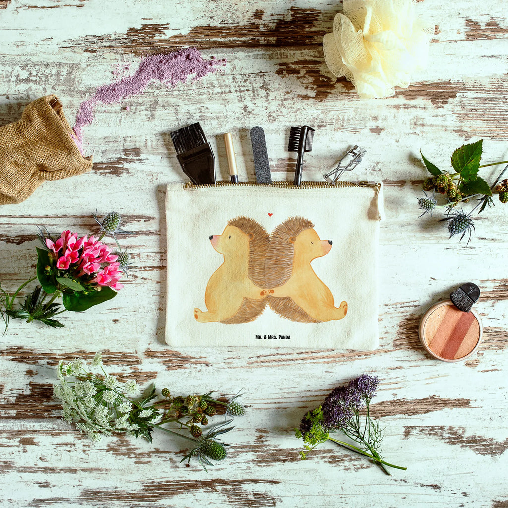 Make-up bag Hedgehogs holding hands Kulturtasche, Schminktasche, Kulturbeutel, toiletry bag, pencil case, aufbewahrungsbeutel, pinsel tasche, Kosmetiktasche, beauty case, Stiftemäppchen, Schminkbeutel, Schminktäschchen, Mäppchen, Kosmetikbeutel, Etui, Waschtasche, Schlampermäppchen, beauty tasche, Waschbeutel, kosmetiktäschchen, utensilientasche, aufbewahrungstasche, Federmappe, Freundin, Liebe, Ehefrau, Ehemann, Partner, Verlobung, Freund, Jahrestag, Hocheitstag, Heiratsantrag, Liebesgeschenk, Heiraten, Geschenk für Zwei, Love, Igelliebe, Igel, Hochzeit, Lieblingsmensch, Liebesbotschaft, Liebesbeweis, Große Liebe, Hand in Hand, Gemeinsamkeit