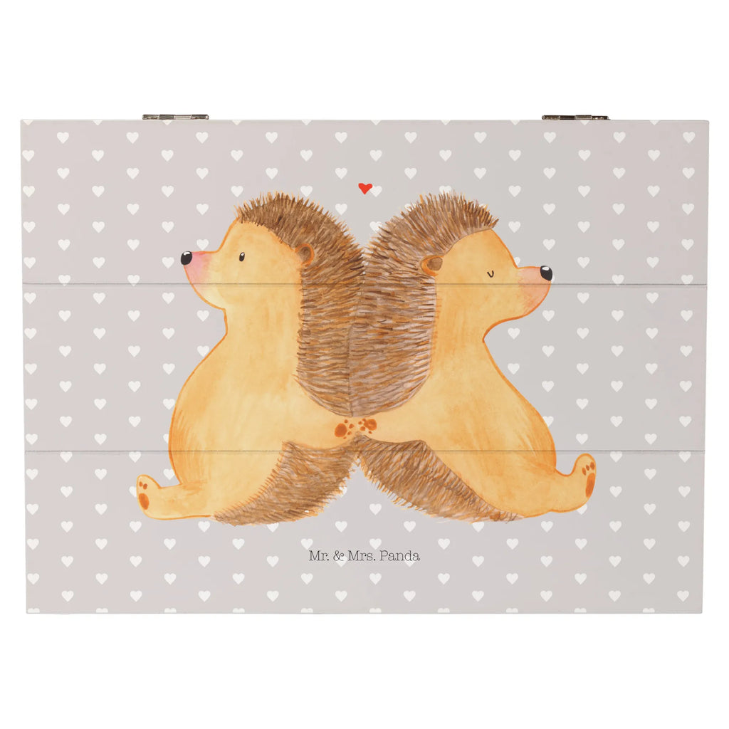 Holzkiste Igel händchenhaltend Geschenkdose, Holzkiste, Kiste, Schatzkiste, Aufbewahrungsbox, Erinnerungskiste, Geschenkbox, Schatulle, Dekokiste, Truhe, XXL, Erinnerungsbox, Liebe, Partner, Freund, Freundin, Ehemann, Ehefrau, Heiraten, Verlobung, Heiratsantrag, Liebesgeschenk, Jahrestag, Hocheitstag, Love, Igelliebe, Geschenk für zwei, Igel, Hand in Hand, Liebesbeweis, Lieblingsmensch, Hochzeit, Liebesbotschaft, Gemeinsamkeit, große Liebe