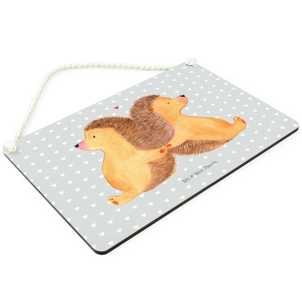 Decorative sign Hedgehogs holding hands Motivschild, dekoration schild, holzbild, Küchenschild, hängeschild, wandtafel, Türschild Familie, sprüche schild, Schild mit Spruch, Dekoschild, Holzschild, Türschild, Holztafel, dekotafel, Deko Wandtafel, wandhänger, Badschild, dekoschilder, Deko Schild, Schild, Wandschild, Spruchschild, Freund, Liebe, Heiraten, Jahrestag, Heiratsantrag, Liebesgeschenk, Hocheitstag, Verlobung, Partner, Freundin, Ehemann, Ehefrau, Hochzeit, Geschenk für Zwei, Lieblingsmensch, Große Liebe, Love, Liebesbeweis, Liebesbotschaft, Hand in Hand, Gemeinsamkeit, Igel, Igelliebe