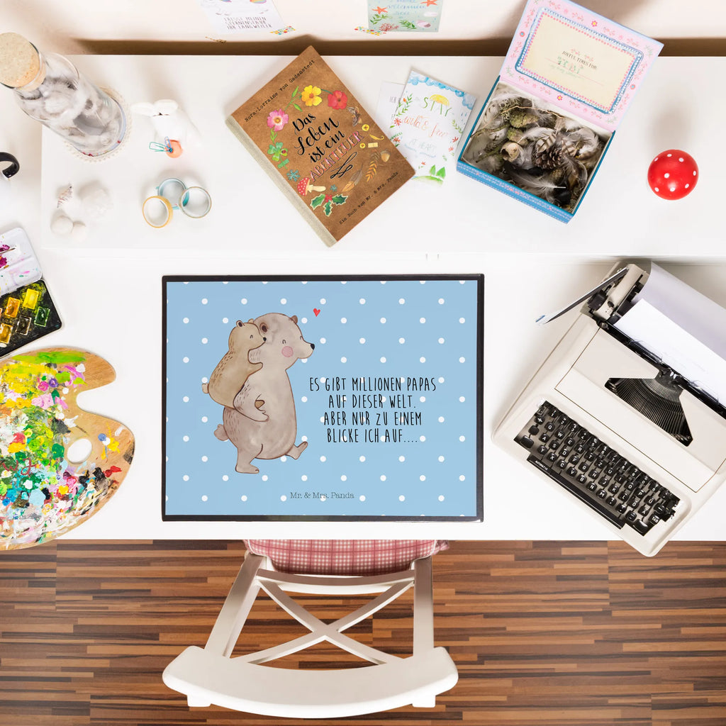 Schreibtischunterlage Papa Bär Tischunterlage, schreibtischunterlage, schreibauflage, tischauflagen, schreibtischmatte, arbeitsunterlage, schreibtischauflagen, Schreibtischauflage, Schreibunterlage, Schreibtisch Matte, tischmatte, tischmatten, tischauflage, schreibmatte, tischpad, Schreibtisch Unterlagen, arbeitsmatte, tischpads, schreibauflagen, pultunterlage, schreibtischunterlagen, Oma, Opa, Muttertag, Familie, Schwester, Bruder, Vatertag, Mama, Papa, Geburtstag, Geschenk, Papi, Vater, Vati, Onkel