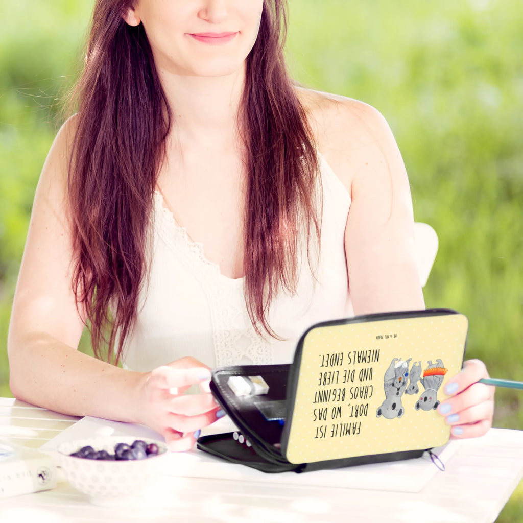 Leather folder Koala Family Stiftemappe, Schreibmappe, Stifteetui, Bleistiftetui, Schreibetui, Schuletui, Buntstiftmäppchen, Stiftebeutel, Schulmäppchen, Stiftetasche, Bleistift Etui, Schüleretui, Federmappe Set, Farbstiftetui, Buntstiftetui, Malmappe, Stifte Etui, Federtasche, Federmäppchen, Etui für Stifte, Zeichenetui, Mäppchen, Schlampermäppchen, Oma, Opa, Muttertag, Familie, Schwester, Bruder, Vatertag, Mama, Papa, Familienleben, Koalas, Family, Geschwister, Koala, Kinder