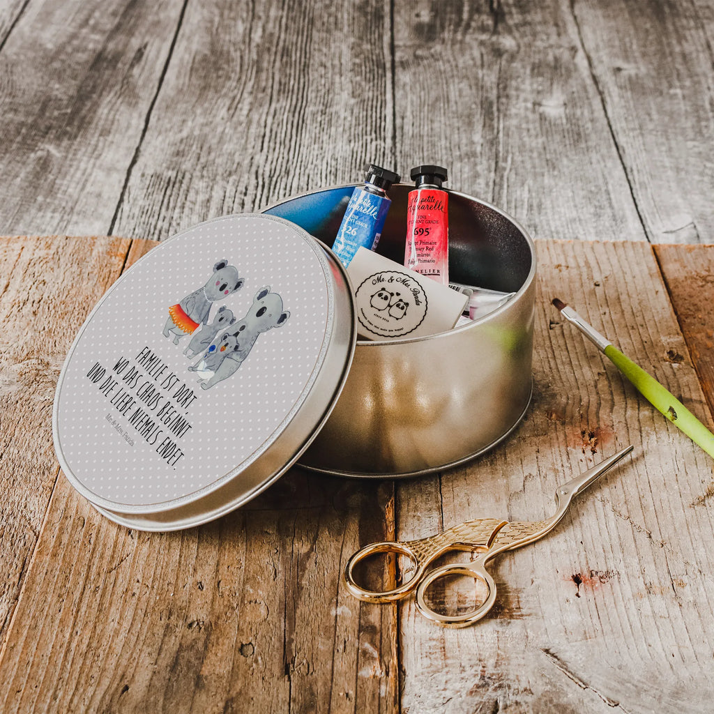 Blechdose rund Koala Familie metalldosen, runde dosen, Aufbewahrungsdose, metallboxen, runddose, Blechdose, runddosen, Dose, Metalldose Rund, Vorratsdose, Geschenkdose, Blechdose Rund, dosen, plätzchendosen, keksdosen, plätzchendose, Runde Blechdose, runde keksdosen, Vorratsdosen, runde keksdose, Runde Dose, runde blechdosen, gebäckdose, Aufbewahrungsbox, gebäckdosen, Metallbox, blechdosen, Aufbewahrungsdosen, Metalldose, geschenkdosen, Keksdose, Mama, Bruder, Oma, Schwester, Muttertag, Papa, Familie, Vatertag, Opa, Koala, Kinder, Geschwister, Familienleben, Family, Koalas