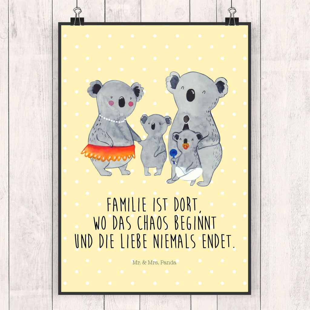 Poster Koala Family Wandposter, Küchenposter, Wanddeko, Raumdekoration, Poster, Wanddekoration, Kinderposter, Bild, Handgemaltes Poster, Mr. & Mrs. Panda Poster, Designposter, Posterdruck, Kunstdruck, Wanddeko Bild, Familie, Vatertag, Muttertag, Bruder, Schwester, Mama, Papa, Oma, Opa, Koalas, Koala, Kinder, Familienleben, Geschwister, Family