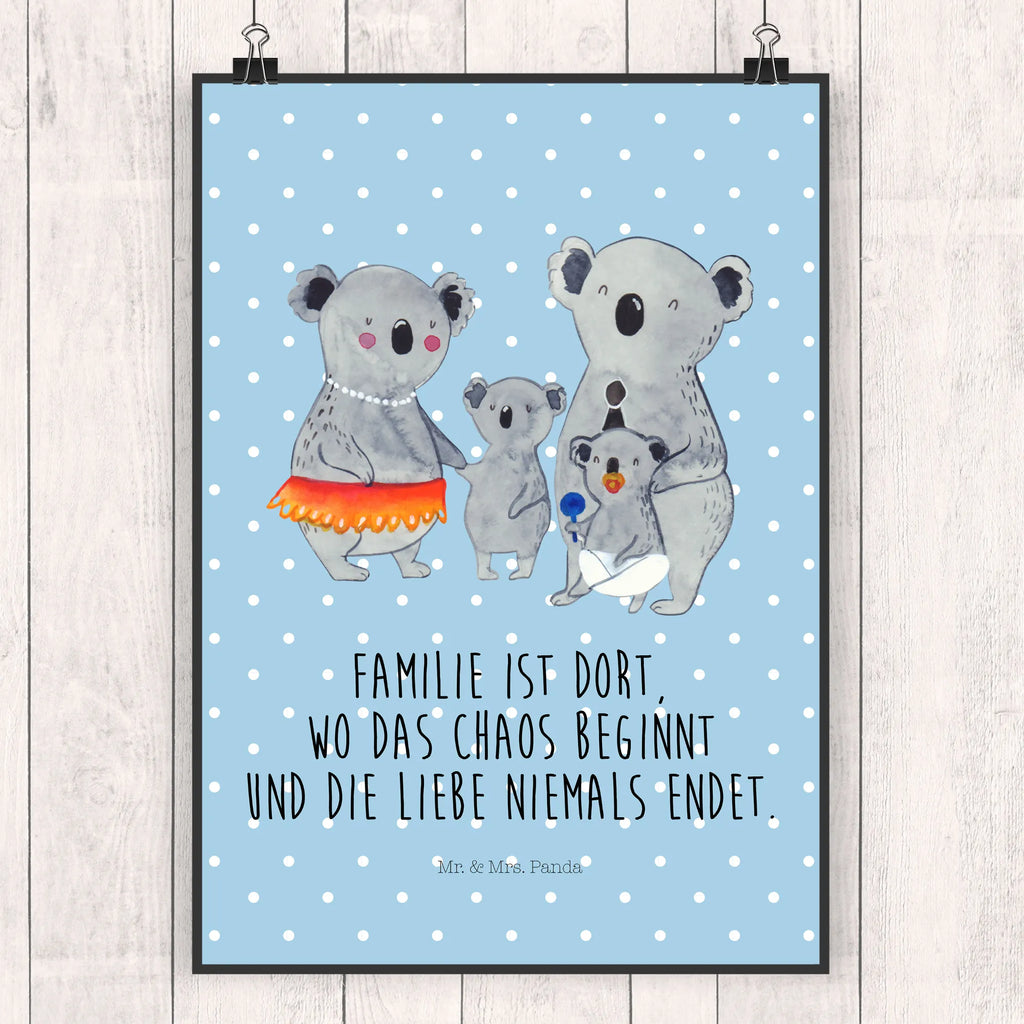 Poster Koala Family Wandposter, Küchenposter, Wanddeko, Raumdekoration, Poster, Wanddekoration, Kinderposter, Bild, Handgemaltes Poster, Mr. & Mrs. Panda Poster, Designposter, Posterdruck, Kunstdruck, Wanddeko Bild, Familie, Vatertag, Muttertag, Bruder, Schwester, Mama, Papa, Oma, Opa, Koalas, Koala, Kinder, Familienleben, Geschwister, Family