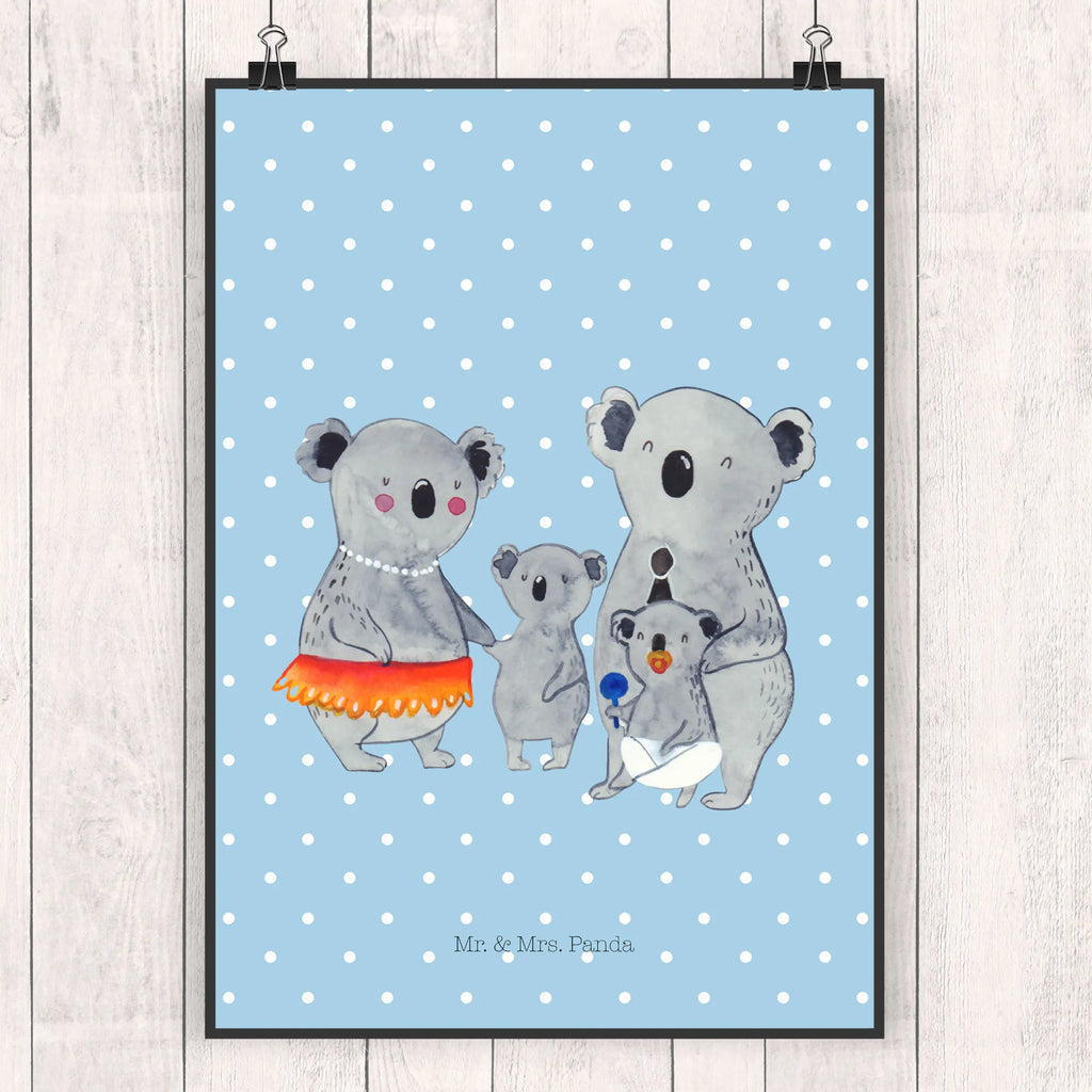 Poster Koala Family Wandposter, Küchenposter, Wanddeko, Raumdekoration, Poster, Wanddekoration, Kinderposter, Bild, Handgemaltes Poster, Mr. & Mrs. Panda Poster, Designposter, Posterdruck, Kunstdruck, Wanddeko Bild, Familie, Vatertag, Muttertag, Bruder, Schwester, Mama, Papa, Oma, Opa, Koalas, Koala, Kinder, Familienleben, Geschwister, Family