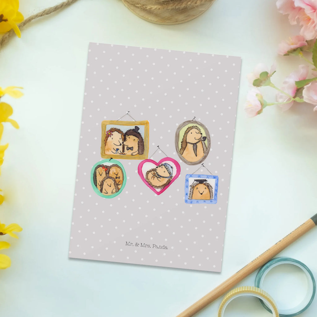 Postcard Hedgehog family Grußkarte, Karte, Ansichtskarten, Geburtstagskarte, Einladungskarte, Postkarte, Einladungskarten Geburtstag, Ansichtskarte, Einladung, Dankeskarte, Geschenkkarte, Einladung Geburtstag, Familie, Vatertag, Muttertag, Bruder, Schwester, Mama, Papa, Oma, Opa, Igel, Glück, Zusammenhalt, Bilder, Liebe