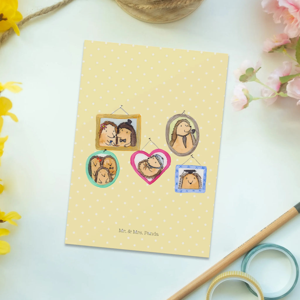 Postcard Hedgehog family Grußkarte, Karte, Ansichtskarten, Geburtstagskarte, Einladungskarte, Postkarte, Einladungskarten Geburtstag, Ansichtskarte, Einladung, Dankeskarte, Geschenkkarte, Einladung Geburtstag, Familie, Vatertag, Muttertag, Bruder, Schwester, Mama, Papa, Oma, Opa, Igel, Glück, Zusammenhalt, Bilder, Liebe