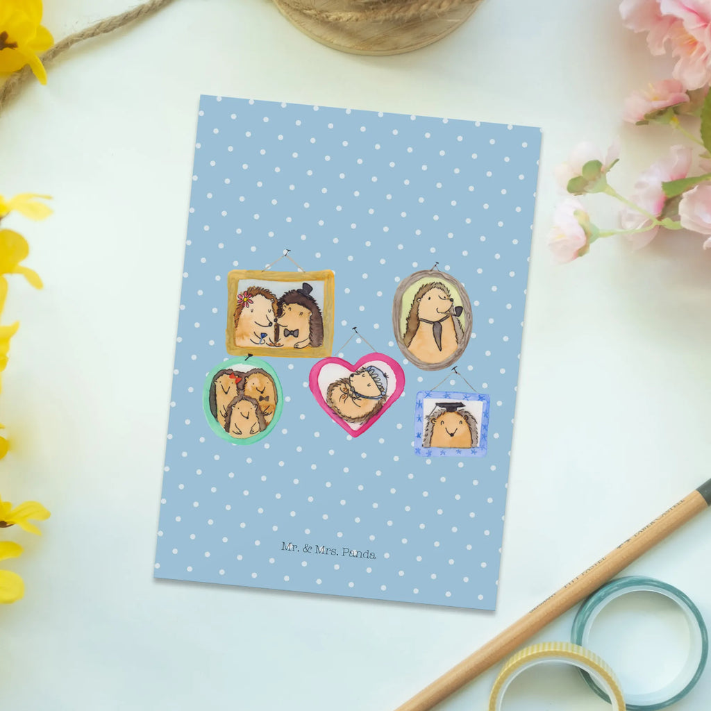 Postcard Hedgehog family Grußkarte, Karte, Ansichtskarten, Geburtstagskarte, Einladungskarte, Postkarte, Einladungskarten Geburtstag, Ansichtskarte, Einladung, Dankeskarte, Geschenkkarte, Einladung Geburtstag, Familie, Vatertag, Muttertag, Bruder, Schwester, Mama, Papa, Oma, Opa, Igel, Glück, Zusammenhalt, Bilder, Liebe