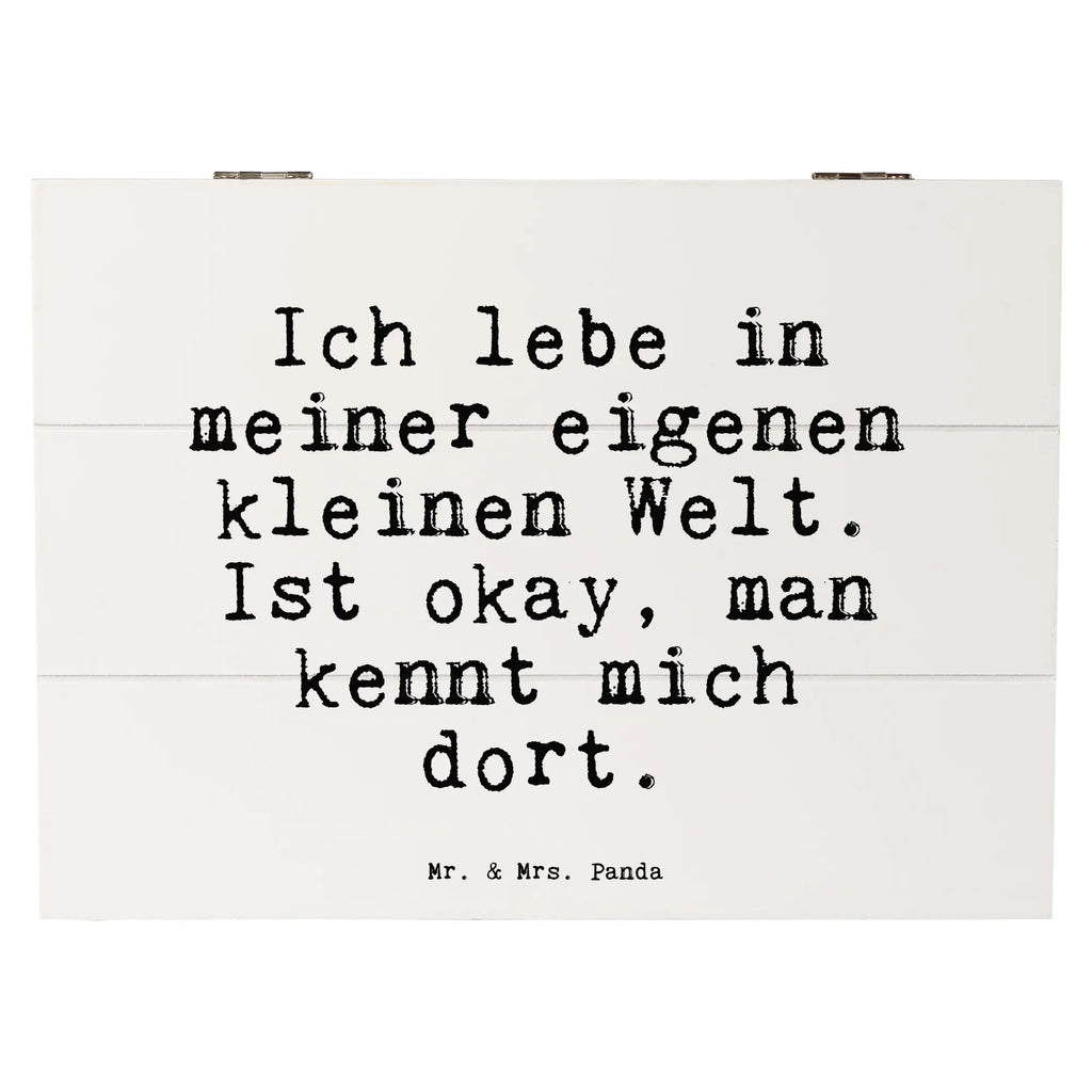 Holzkiste Sprüche und Zitate Ich lebe in meiner eigenen kleinen Welt. Ist okay, man kennt mich dort. Aufbewahrungsbox, Geschenkdose, Truhe, Erinnerungsbox, Schatulle, Schatzkiste, XXL, Kiste, Erinnerungskiste, Holzkiste, Dekokiste, Geschenkbox, Spruch, Sprüche, lustige Sprüche, Weisheiten, Zitate, Spruch Geschenke, Spruch Sprüche Weisheiten Zitate Lustig Weisheit Worte