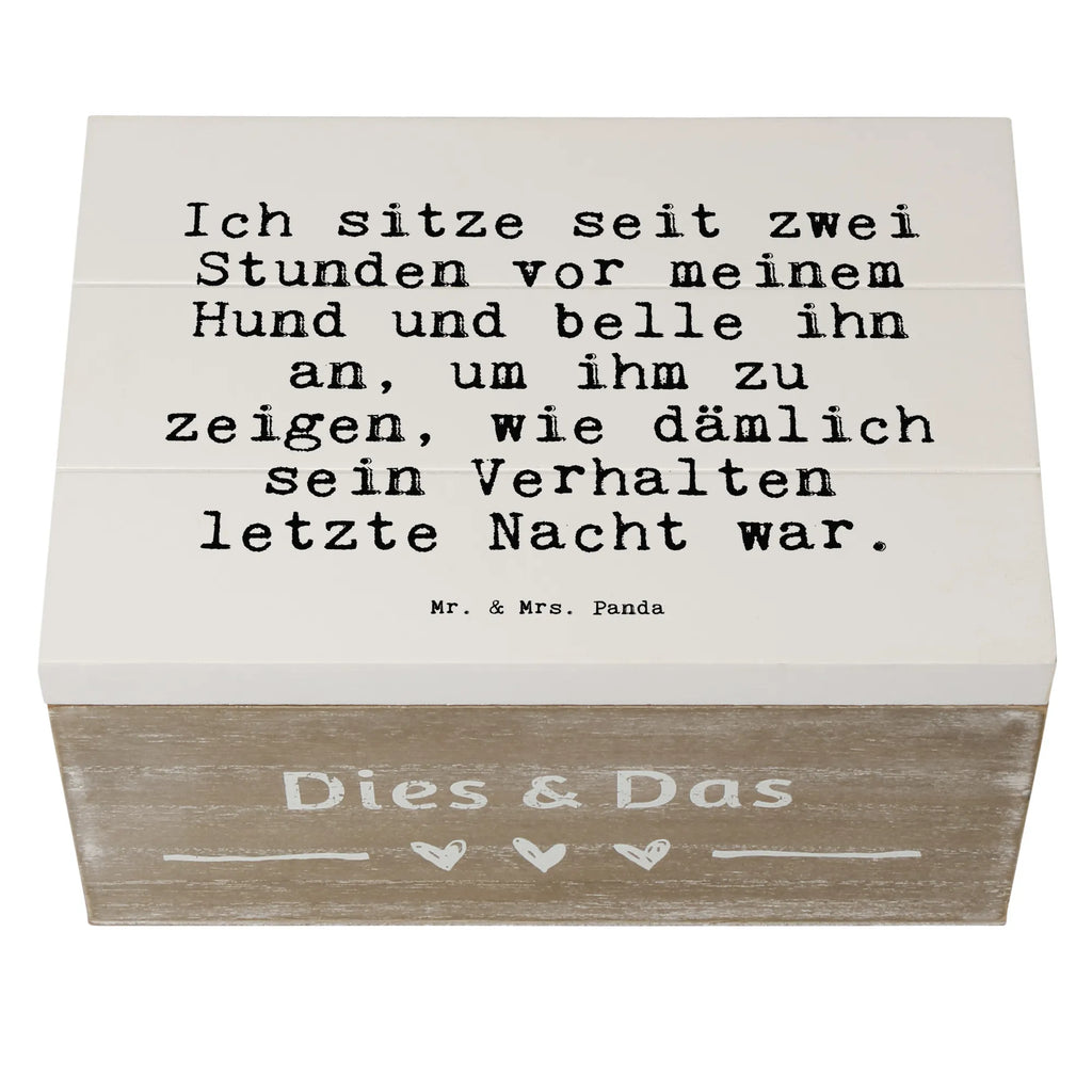Skrzynia drewniana Ich sitze seit zwei... Kiste, Dekokiste, Truhe, Erinnerungskiste, Geschenkdose, Aufbewahrungsbox, Schatulle, Geschenkbox, Holzkiste, Erinnerungsbox, XXL, Schatzkiste, Spruch, Sprüche, lustige Sprüche, Weisheiten, Zitate, Spruch Geschenke, Spruch Sprüche Weisheiten Zitate Lustig Weisheit Worte