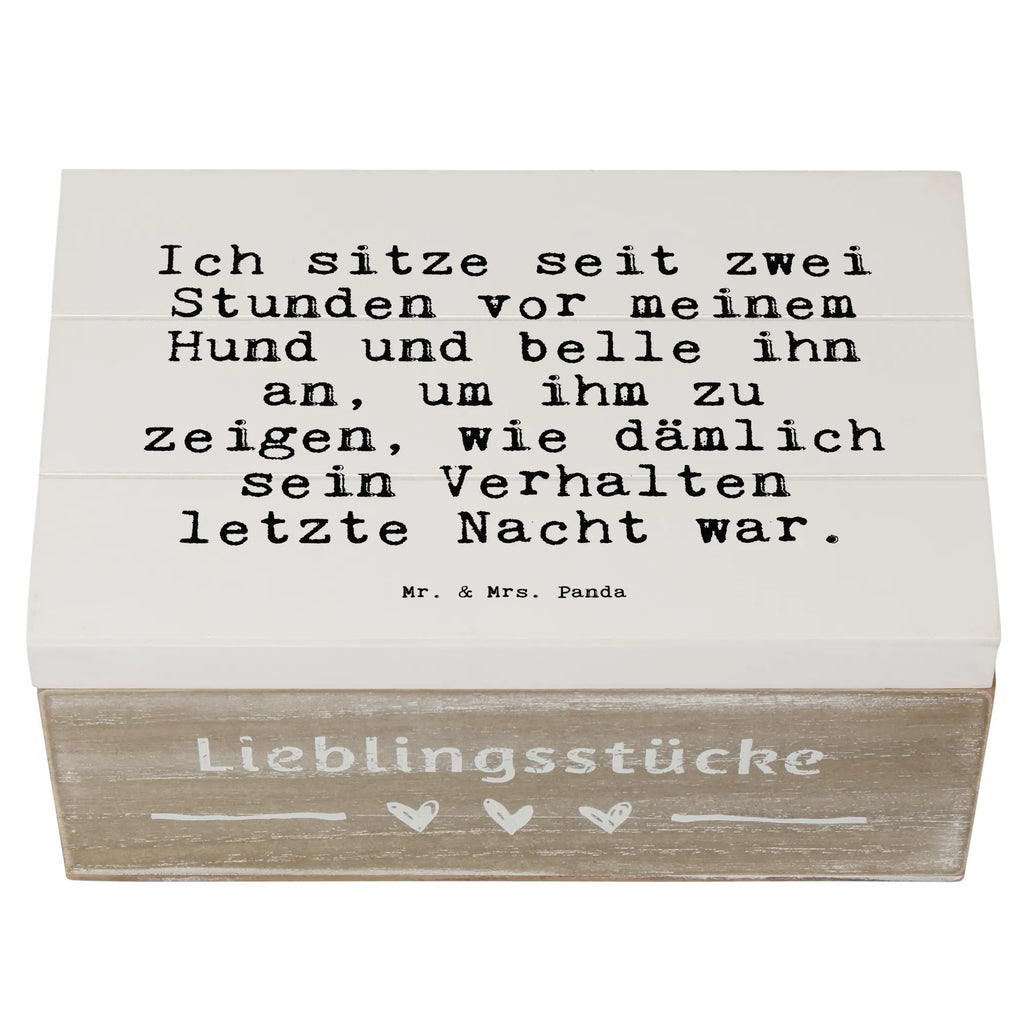 Skrzynia drewniana Ich sitze seit zwei... Kiste, Dekokiste, Truhe, Erinnerungskiste, Geschenkdose, Aufbewahrungsbox, Schatulle, Geschenkbox, Holzkiste, Erinnerungsbox, XXL, Schatzkiste, Spruch, Sprüche, lustige Sprüche, Weisheiten, Zitate, Spruch Geschenke, Spruch Sprüche Weisheiten Zitate Lustig Weisheit Worte