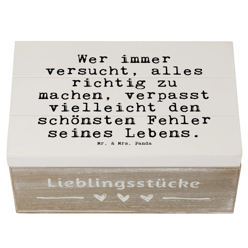Holzkiste Sprüche und Zitate Wer immer versucht, alles richtig zu machen, verpasst vielleicht den schönsten Fehler seines Lebens. Kiste, Aufbewahrungsbox, Schatzkiste, Erinnerungsbox, Dekokiste, Truhe, XXL, Geschenkbox, Holzkiste, Schatulle, Geschenkdose, Erinnerungskiste, Spruch, Sprüche, lustige Sprüche, Weisheiten, Zitate, Spruch Geschenke, Spruch Sprüche Weisheiten Zitate Lustig Weisheit Worte