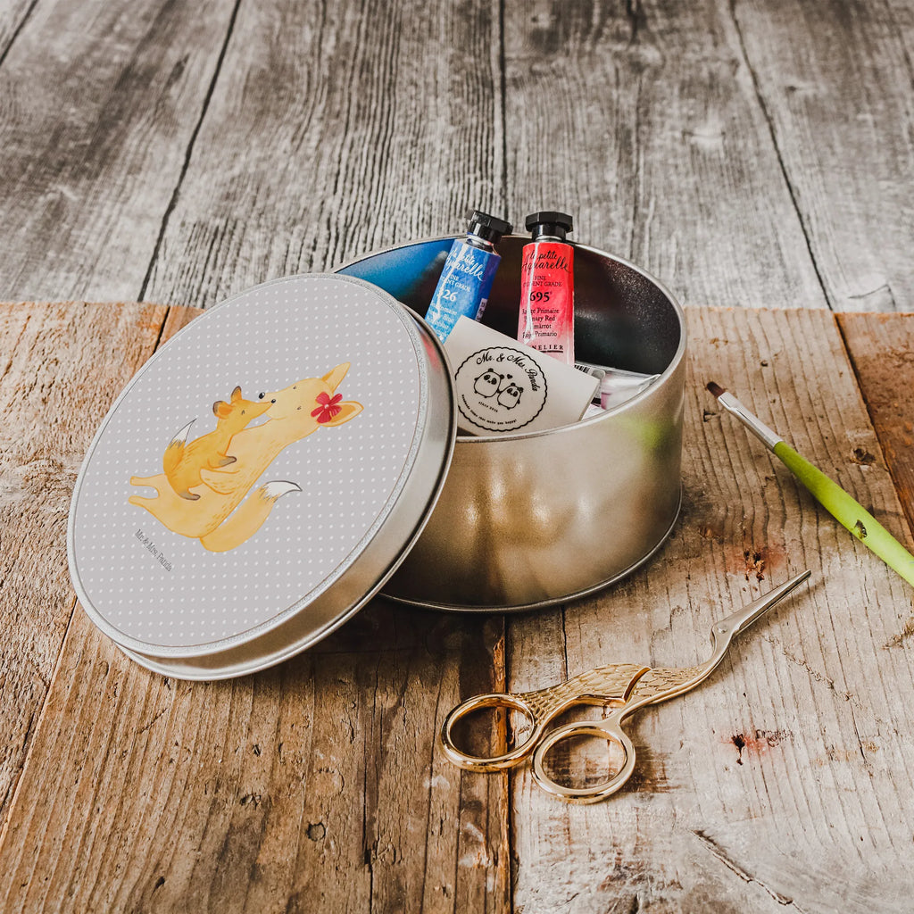 Blechdose rund Fuchs Mama metallboxen, Runde Dose, Dose, Blechdose Rund, blechdosen, dosen, Metallbox, geschenkdosen, Aufbewahrungsdosen, gebäckdosen, Metalldose Rund, runddose, Runde Blechdose, runde keksdosen, keksdosen, runddosen, runde keksdose, gebäckdose, Keksdose, Vorratsdose, Geschenkdose, plätzchendose, Aufbewahrungsdose, Metalldose, Blechdose, runde dosen, plätzchendosen, Aufbewahrungsbox, Vorratsdosen, runde blechdosen, metalldosen, Bruder, Muttertag, Schwester, Familie, Vatertag, Opa, Oma, Papa, Mama, Geschenk, Beste Tochter, Mutter, Tochter, Lieblingstochter