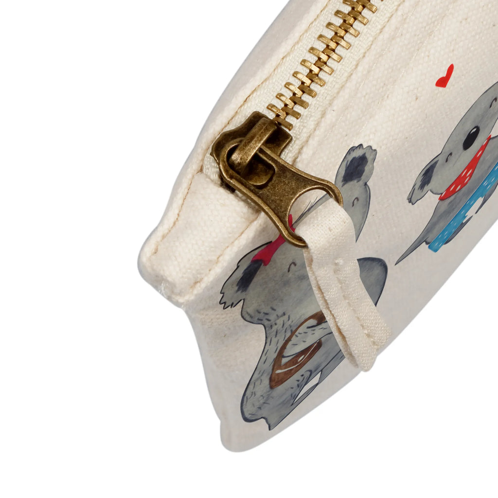 Make-up bag Koala family with two kids Schlampermäppchen, Kosmetiktasche, Waschtasche, aufbewahrungsbeutel, Schminkbeutel, Federmappe, Kulturbeutel, Schminktäschchen, Schminktasche, Kulturtasche, beauty tasche, utensilientasche, pinsel tasche, aufbewahrungstasche, Waschbeutel, Kosmetikbeutel, toiletry bag, Stiftemäppchen, pencil case, kosmetiktäschchen, Etui, Mäppchen, beauty case, Bruder, Papa, Opa, Schwester, Oma, Familie, Vatertag, Mama, Muttertag, Beste Familie, Familienleben, Familienzeit, Koala, Koalabär, Lieblingsfamilie, Koalafamilie