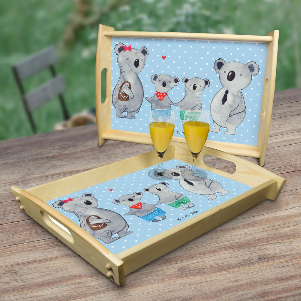 Serviertablett Koala Familie zwei serviertablett aus holz, bett tablett, tragetablett, tablett zum servieren, Küchentablett, couchtablett, Holztablett, betttablett, essenstablett, tablett aus holz, tablett holz, ablagetablett, holz serviertablett, tablett für essen, kaffeetablett, Tablett, Serviertablett, teetablett, tablett für getränke, tablett für bett, echtholz tablett, getränketablett, Servier Tablett, sofatablett, serviertablett holz, Frühstückstablett, Oma, Opa, Muttertag, Familie, Schwester, Bruder, Vatertag, Mama, Papa, Familienzeit, Lieblingsfamilie, Koala, Koalafamilie, Beste Familie, Familienleben, Koalabär