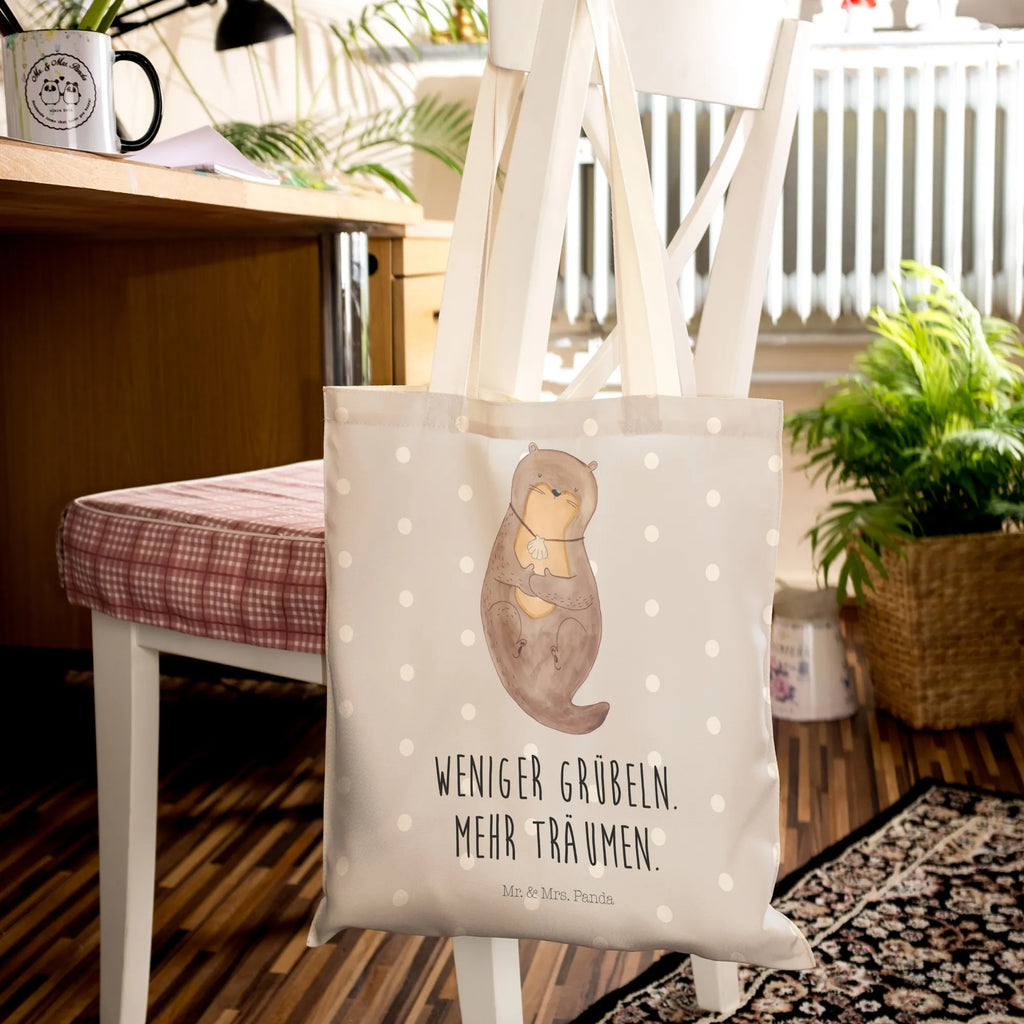 Einkaufstasche Otter mit Muschelmedaillon Baumwolltasche, Tragetasche Design, Tragetasche Waschbar, Tragetasche Modern, Tragetasche Ohne Plastik, Tragetasche Vintage, Beutel Tasche, Stofftasche, Tragetasche Für Schule, Einkaufstaschen, Stofftaschen, Tragetasche Damen, Tragetasche Nachhaltig, Kleine Tragetasche, Tragetaschen, Tragetasche Für Einkäufe, Tragetasche Bedruckt, Tragetasche Für Büro, Tragetasche Für Bücher, Faltbare Tragetasche, Jutetaschen, Große Tragetasche, Tragetasche Handgemacht, Einkaufstasche, Jutetasche, Tragetasche Wiederverwendbar, Tragetasche Blanko, Bunte Tragetasche, Tragetasche Robust, Tragetasche Geschenkidee, Tragetasche Kinder, Leinentaschen, Lustige Tragetasche, Tragetasche Mit Motiv, Leinentasche, Tragetasche Mit Spruch, Baumwolltaschen, Tragetasche Für Alltag, Tragetasche Zum Umhängen, Tragetasche Umweltfreundlich, Tragetasche, Tragetasche Mit Henkel, Tragetasche Herren, Otter, Fischotter, Seeotter, Tagträumen, Motivation, träumen, Otterliebe, grübeln, Büro