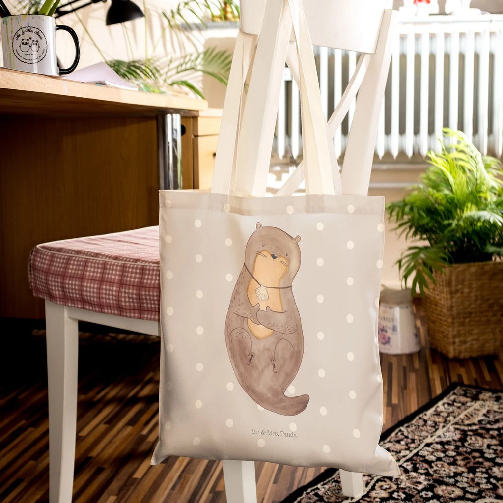 Einkaufstasche Otter mit Muschelmedaillon Baumwolltasche, Tragetasche Design, Tragetasche Waschbar, Tragetasche Modern, Tragetasche Ohne Plastik, Tragetasche Vintage, Beutel Tasche, Stofftasche, Tragetasche Für Schule, Einkaufstaschen, Stofftaschen, Tragetasche Damen, Tragetasche Nachhaltig, Kleine Tragetasche, Tragetaschen, Tragetasche Für Einkäufe, Tragetasche Bedruckt, Tragetasche Für Büro, Tragetasche Für Bücher, Faltbare Tragetasche, Jutetaschen, Große Tragetasche, Tragetasche Handgemacht, Einkaufstasche, Jutetasche, Tragetasche Wiederverwendbar, Tragetasche Blanko, Bunte Tragetasche, Tragetasche Robust, Tragetasche Geschenkidee, Tragetasche Kinder, Leinentaschen, Lustige Tragetasche, Tragetasche Mit Motiv, Leinentasche, Tragetasche Mit Spruch, Baumwolltaschen, Tragetasche Für Alltag, Tragetasche Zum Umhängen, Tragetasche Umweltfreundlich, Tragetasche, Tragetasche Mit Henkel, Tragetasche Herren, Otter, Fischotter, Seeotter, Tagträumen, Motivation, träumen, Otterliebe, grübeln, Büro