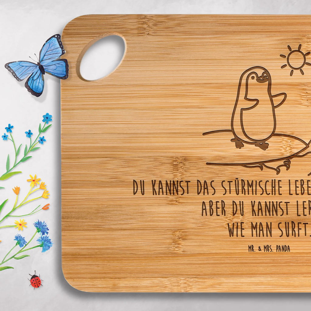 Holzbrettchen Pinguin Surfer Holzbrettchen, Holzbrett, Servierbrett, Brett, Schneidebrett, Frühstücksbrett, Küchenbrett, Hackbrett, Pinguin, Wellen reiten, surfen, Wellen, Portugal, Pinguine, Hawaii, Surfer, Urlaub