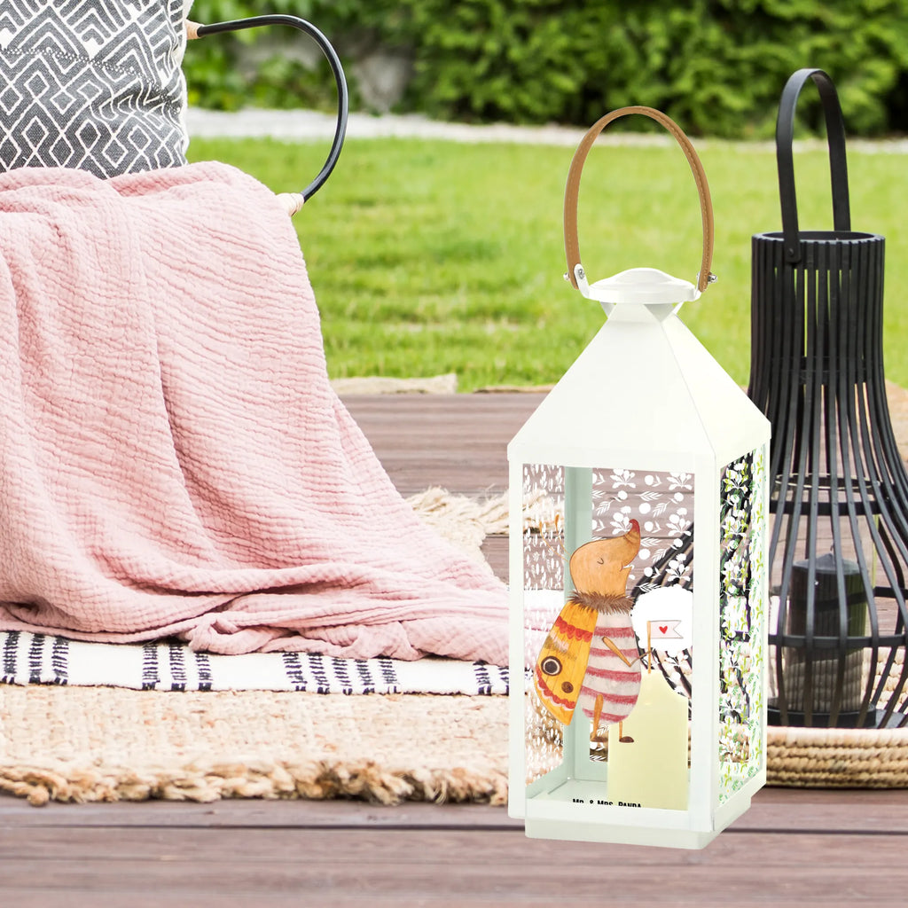 Deko Laterne Nachtfalter mit Fähnchen Laterne Mit Sternenmuster, Windlichtlaterne, Laterne Orientalisch, Laterne Shabby Chic, LED-Laterne, Glaslaterne, Laterne XXL, Laterne Skandinavisch, Laterne Mit Muster, Laterne Maritim, Laterne Zum Hängen, Laterne Minimalistisch, Innenraum-Laterne, Laterne Wind- und Wetterfest, Lichterlaterne, Outdoor-Laterne, Laterne Mit Blumenmotiv, Laterne Romantisch, Laterne Rustikal, Teelichthalter Laterne, Laternen-Set, Hängelaterne Deko, Laterne Weiß, Metalllaterne, Laterne Landhausstil, Laterne Spülmaschinenfest (Glas), Laternenlicht, Dekolaterne, Holzlaterne, Laterne Zum Stellen, Gartenlaterne, Laterne Klein, Laterne Deko, Laterne Pastellfarben, Laterne Vintage, Laterne Beleuchtet, Laterne Mit Griff, Laterne Modern, Tischlaterne, Deko Laterne, Laterne Klassisch, Kerzenlaterne, Terrasse-Laterne, Lichterkettenlaterne, Laternenwindlicht, Laterne Mit Motiv, Laterne Mit Spiegelglas, Tiermotive, Gute Laune, lustige Sprüche, Tiere, Spruch lustig, süß, niedlich, Käfer, Spruch witzig, Nachtfalter, Was kostet die Welt, Küche Deko