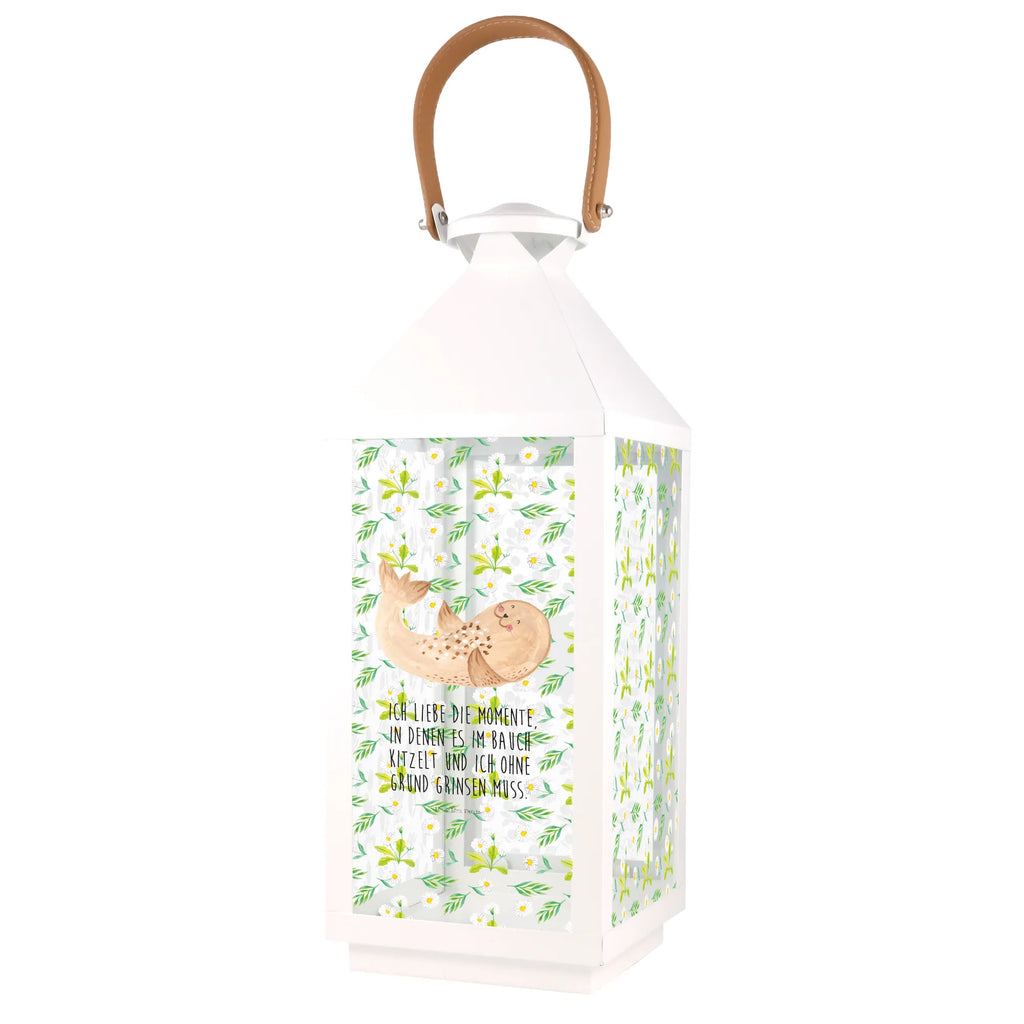 Deko Laterne Robbe liegend Dekolaterne, Laterne Mit Muster, Laterne Maritim, Laterne Mit Spiegelglas, Laterne Spülmaschinenfest (Glas), Laterne Pastellfarben, Laterne Mit Sternenmuster, Laterne Beleuchtet, Laterne Mit Griff, Laterne Wind- und Wetterfest, Laterne Rustikal, Tischlaterne, Holzlaterne, Outdoor-Laterne, Laterne Deko, LED-Laterne, Hängelaterne Deko, Laterne Orientalisch, Laterne Minimalistisch, Laterne Mit Blumenmotiv, Windlichtlaterne, Lichterkettenlaterne, Deko Laterne, Laterne Zum Stellen, Laternenwindlicht, Terrasse-Laterne, Metalllaterne, Teelichthalter Laterne, Laterne Zum Hängen, Laterne Klein, Laterne Shabby Chic, Laterne Klassisch, Laterne XXL, Laterne Romantisch, Laternenlicht, Innenraum-Laterne, Glaslaterne, Laterne Skandinavisch, Laterne Vintage, Laterne Mit Motiv, Laterne Landhausstil, Laternen-Set, Lichterlaterne, Laterne Modern, Gartenlaterne, Kerzenlaterne, Laterne Weiß, Tiermotive, Gute Laune, lustige Sprüche, Tiere, Meerestier, Ostsee, Nordsee, Strand, Robbe, Seehund, Lachen, Robben, Freude