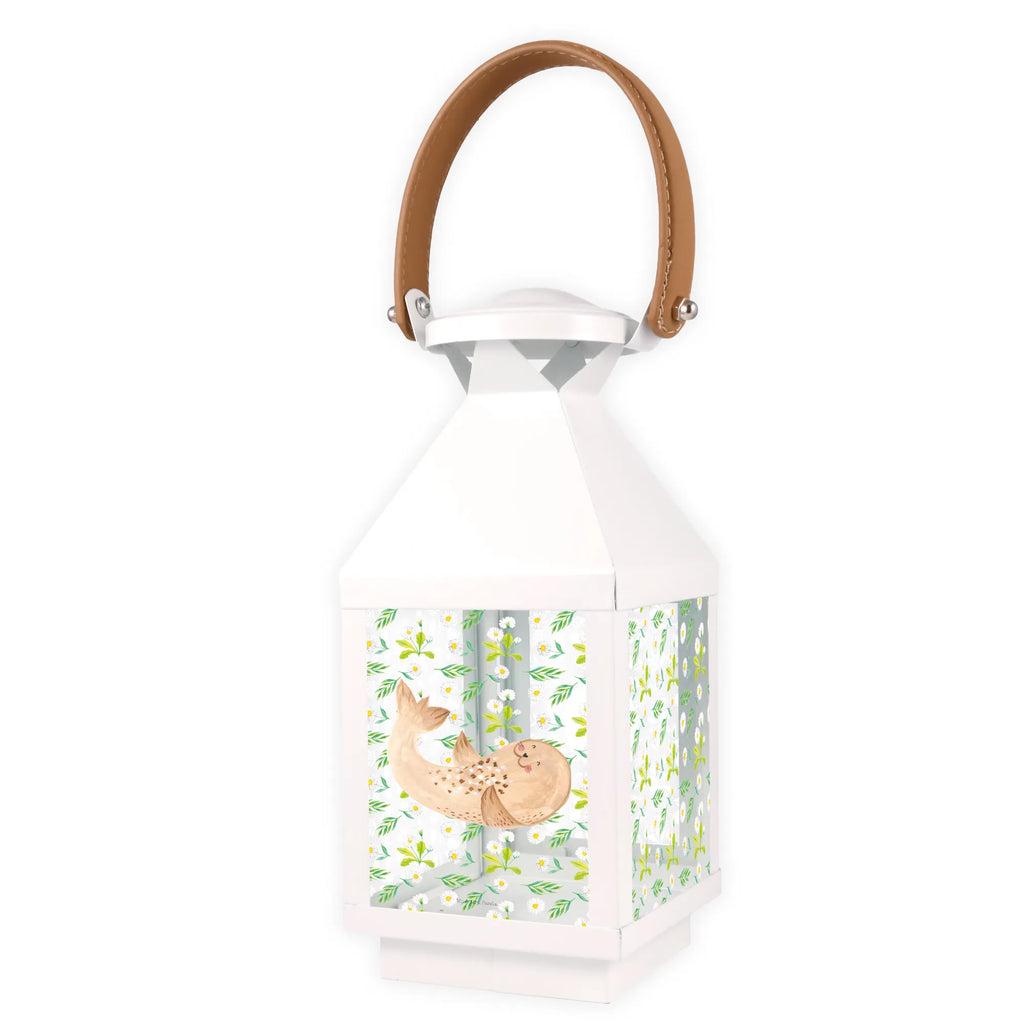Deko Laterne Robbe liegend Dekolaterne, Laterne Mit Muster, Laterne Maritim, Laterne Mit Spiegelglas, Laterne Spülmaschinenfest (Glas), Laterne Pastellfarben, Laterne Mit Sternenmuster, Laterne Beleuchtet, Laterne Mit Griff, Laterne Wind- und Wetterfest, Laterne Rustikal, Tischlaterne, Holzlaterne, Outdoor-Laterne, Laterne Deko, LED-Laterne, Hängelaterne Deko, Laterne Orientalisch, Laterne Minimalistisch, Laterne Mit Blumenmotiv, Windlichtlaterne, Lichterkettenlaterne, Deko Laterne, Laterne Zum Stellen, Laternenwindlicht, Terrasse-Laterne, Metalllaterne, Teelichthalter Laterne, Laterne Zum Hängen, Laterne Klein, Laterne Shabby Chic, Laterne Klassisch, Laterne XXL, Laterne Romantisch, Laternenlicht, Innenraum-Laterne, Glaslaterne, Laterne Skandinavisch, Laterne Vintage, Laterne Mit Motiv, Laterne Landhausstil, Laternen-Set, Lichterlaterne, Laterne Modern, Gartenlaterne, Kerzenlaterne, Laterne Weiß, Tiermotive, Gute Laune, lustige Sprüche, Tiere, Meerestier, Ostsee, Nordsee, Strand, Robbe, Seehund, Lachen, Robben, Freude