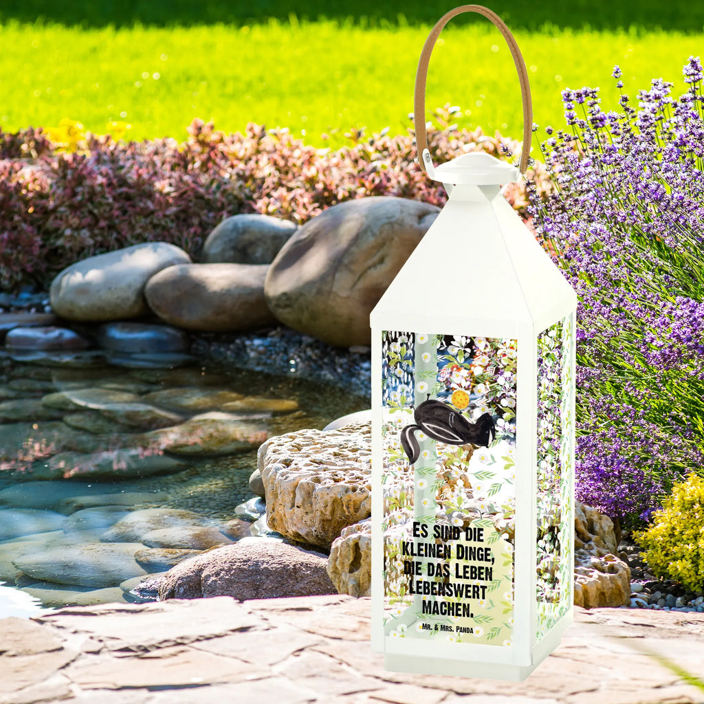 Decorative lantern skunk ball Hängelaterne Deko, Laterne Zum Hängen, Lichterkettenlaterne, Laterne XXL, Innenraum-Laterne, Laterne Mit Muster, Laterne Rustikal, Laterne Skandinavisch, Kerzenlaterne, Laterne Mit Sternenmuster, Teelichthalter Laterne, Laterne Modern, Laterne Klein, Laterne Vintage, Laternen-Set, Outdoor-Laterne, Lichterlaterne, Laterne Shabby Chic, Laterne Wind- und Wetterfest, Tischlaterne, Laterne Landhausstil, Laterne Deko, Windlicht, Holzlaterne, Laterne Romantisch, Deko Laterne, Laterne Mit Motiv, Metalllaterne, Windlichtlaterne, Laterne Spülmaschinenfest (Glas), Leuchten, Laterne Weiß, Laterne Mit Griff, Dekolaterne, Terrasse-Laterne, LED-Laterne, Hängeleuchte, Laternenlicht, Laterne Mit Blumenmotiv, Laterne Beleuchtet, Laterne Orientalisch, Laterne Klassisch, Metall Laterne, Laterne Mit Spiegelglas, Laterne Maritim, Laterne Minimalistisch, Laterne Zum Stellen, Glaslaterne, Laternenwindlicht, Laterne Pastellfarben, Stinktier, Skunk, Wildtier, Verspielt, Stinki, Stinker, Weisheit, Raubtier