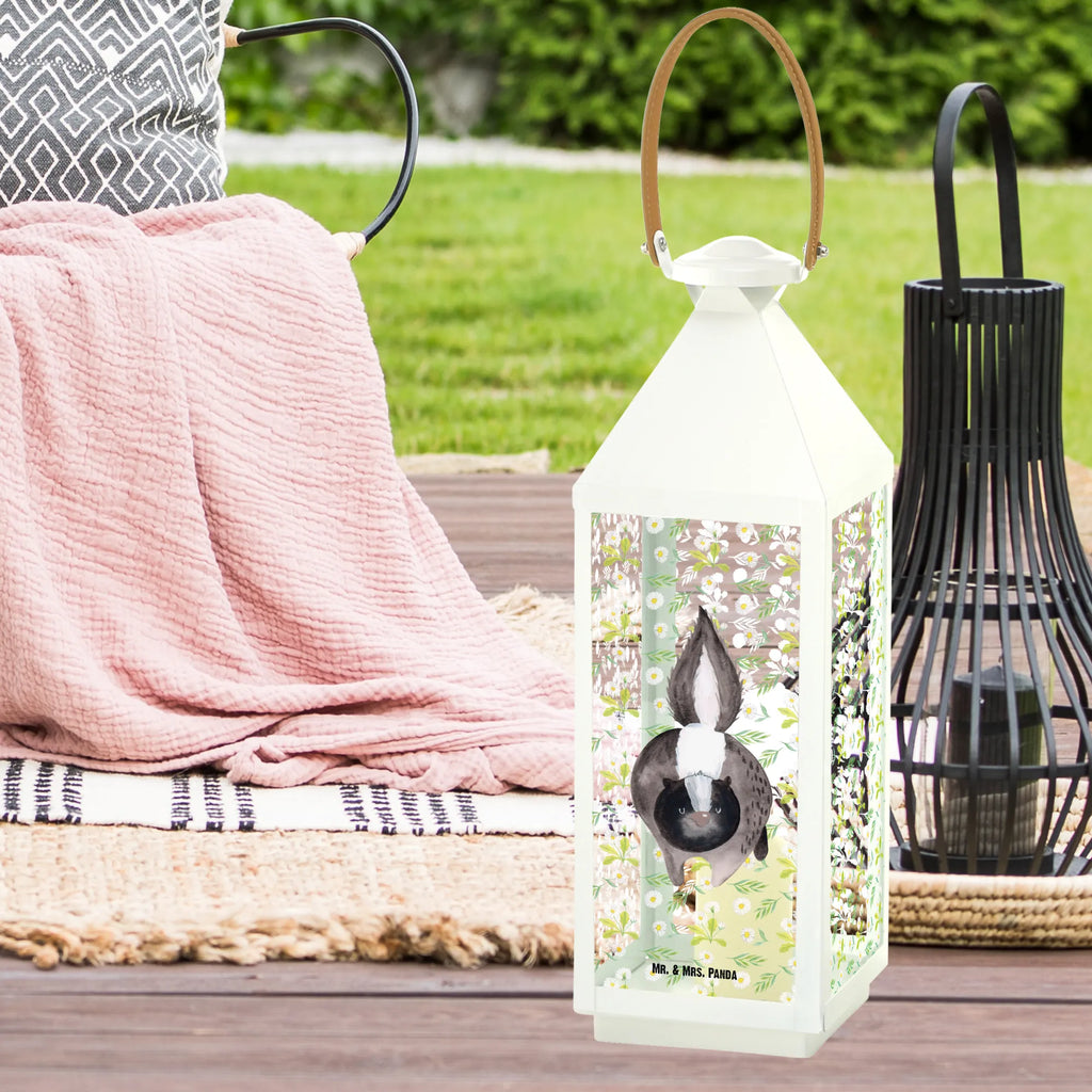 Decorative lantern skunk attack Deko Laterne, Laternenwindlicht, Laterne Zum Hängen, Metalllaterne, Laterne Maritim, Laterne Minimalistisch, Laterne Pastellfarben, Laterne Mit Spiegelglas, Laterne Klein, Teelichthalter Laterne, Metall Laterne, Laterne Mit Griff, Hängeleuchte, Kerzenlaterne, Laterne Mit Blumenmotiv, Windlichtlaterne, Hängelaterne Deko, Laterne Klassisch, Laterne Modern, Laterne Vintage, Holzlaterne, Tischlaterne, Glaslaterne, Laterne XXL, Laterne Orientalisch, Laterne Weiß, Laterne Mit Sternenmuster, Laterne Skandinavisch, Laterne Spülmaschinenfest (Glas), Laterne Deko, Lichterkettenlaterne, Laternen-Set, Laterne Rustikal, Laterne Wind- und Wetterfest, Terrasse-Laterne, Laterne Zum Stellen, Innenraum-Laterne, Laternenlicht, Lichterlaterne, Windlicht, Laterne Shabby Chic, Laterne Mit Motiv, Leuchten, Dekolaterne, Laterne Landhausstil, Laterne Beleuchtet, Outdoor-Laterne, Laterne Romantisch, Laterne Mit Muster, LED-Laterne, Stinktier, Skunk, wütend, Stinki, Stinker, Drohung, Wildtier, Raubtier