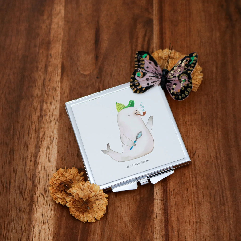 Handtaschenspiegel quadratisch Robbe Sherlock Reise Spiegel, Schminkspiegel Kompakt, Handspiegel Mit Hülle, Klappbarer Handspiegel, Deko Handspiegel, Handspiegel Für Damen, Tragbarer Spiegel, Spiegel Für Unterwegs, Spiegel Für Make-Up Tasche, Handspiegel Zum Mitnehmen, Taschen-Kosmetikspiegel, Vintage Kompaktspiegel, Kompaktspiegel, Spiegel Für Schminktasche, Handspiegel Geschenkidee, Design Taschenspiegel, Klappspiegel, Handtaschenspiegel, Kosmetikspiegel Klein, Silber, Runder Taschenspiegel, Taschenspiegel, Quadratischer Handspiegel, Schminkspiegel To Go, Mini Spiegel, Spiegel Für Handtasche, Klappbarer Taschenspiegel, Gute Laune, Tiermotive, Tiere, Lustige Sprüche