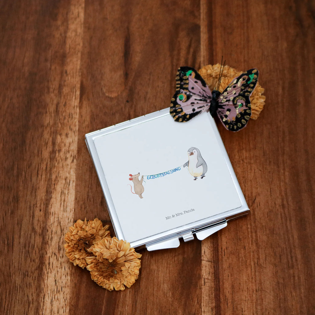 Handtaschenspiegel quadratisch Maus Pinguin Geburtstag Reise Spiegel, Kosmetikspiegel Klein, Kompaktspiegel, Handspiegel Zum Mitnehmen, Deko Handspiegel, Handspiegel Für Damen, Spiegel Für Schminktasche, Klappbarer Handspiegel, Handtaschenspiegel, Handspiegel Mit Hülle, Quadratischer Handspiegel, Spiegel Für Make-Up Tasche, Schminkspiegel Kompakt, Klappbarer Taschenspiegel, Design Taschenspiegel, Spiegel Für Unterwegs, Schminkspiegel To Go, Klappspiegel, Taschen-Kosmetikspiegel, Handspiegel Geschenkidee, Vintage Kompaktspiegel, Taschenspiegel, Runder Taschenspiegel, Silber, Spiegel Für Handtasche, Tragbarer Spiegel, Mini Spiegel, Geschenk, Geburtstag, Geburtstagsgeschenk, Pinguin, Maus, Geburtstagsfeier, Geburtstage, Happy Birthday