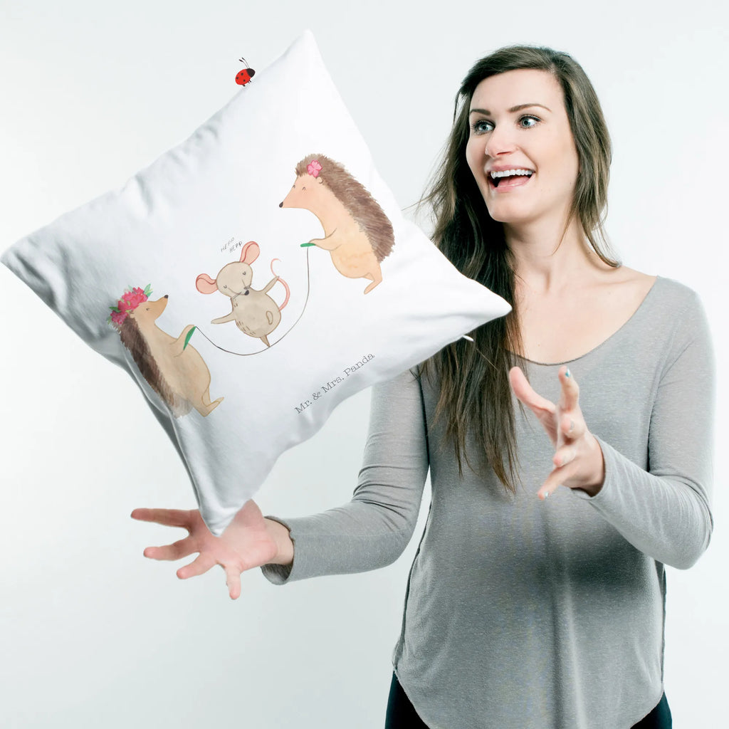 40x40 Kissen Igel Seilhüpfen Polsterkissen, kissen für sofa, kissen für couch, Zierkissen, microfaser zierkissen, microfaser kopfkissen, Sofakissen, Kopfkissen, microfaser sofakissen, Kopfkissen 40x40, kissen 40 x 40, 40x40 kissen, Mikrofaser Kissen, Dekokissen 40x40, Sofakissen 40x40, Kissen, kuschelkissen 40x40, Kissen 40x40, couchkissen 40x40, 40 X 40 Kissen, Motivkissen, sofa kissen, deko kissen, zierkissen 40x40, couch kissen, microfaser dekokissen, zier kissen, Dekokissen Sofa, kissen mikrofaser, wohnzimmer kissen, Kuschelkissen, kuschel kissen, wurfkissen, Couchkissen, Dekokissen, Lustige Sprüche, Tiere, Tiermotive, Gute Laune, Seilspringen, Maus, Kinder, Igel, Kindergarten, Seilhüpfen