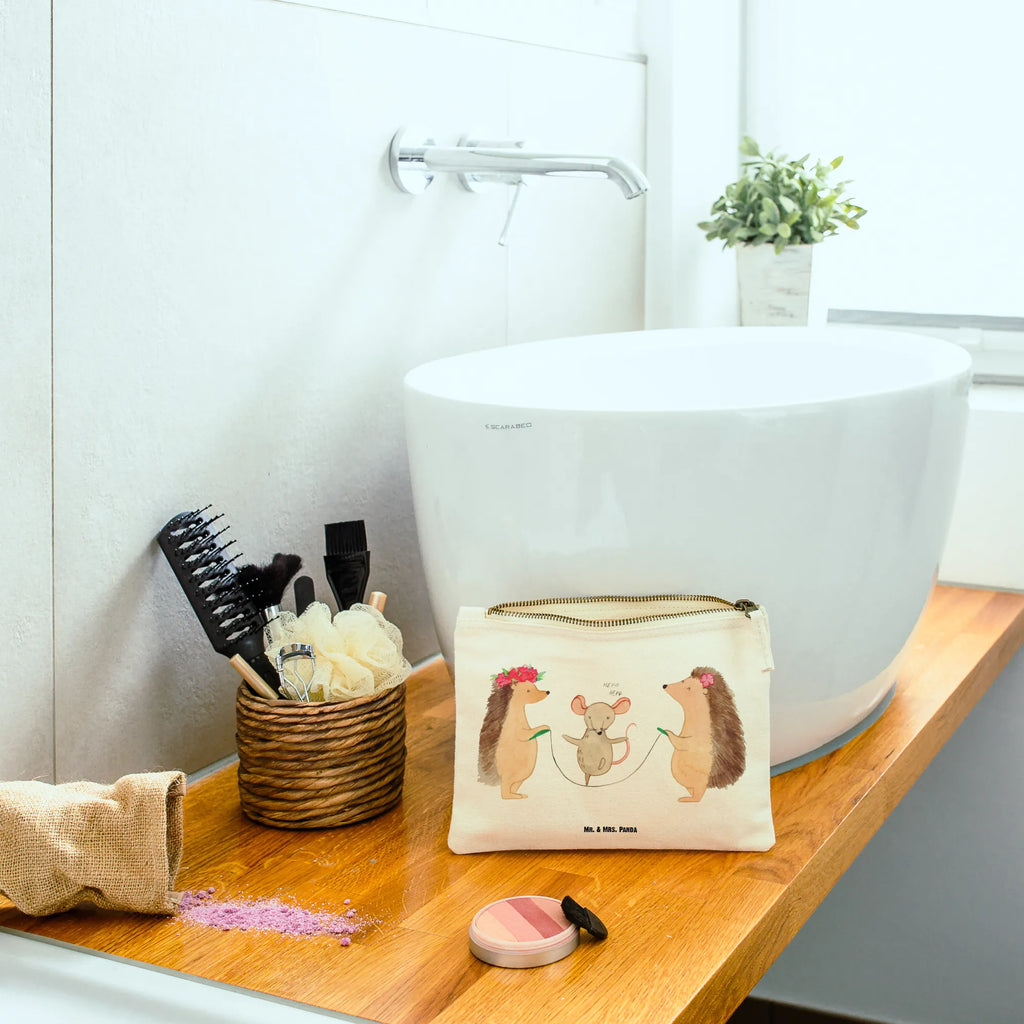 Make-up bag Hedgehog skipping Kosmetikbeutel, Stiftemäppchen, Kulturtasche, Schminktäschchen, Kulturbeutel, Waschtasche, aufbewahrungsbeutel, beauty tasche, Schminktasche, toiletry bag, beauty case, kosmetiktäschchen, Schlampermäppchen, aufbewahrungstasche, Mäppchen, pencil case, Schminkbeutel, Kosmetiktasche, Etui, utensilientasche, Waschbeutel, Federmappe, pinsel tasche, Tiermotive, Tiere, Lustige Sprüche, Gute Laune, Kinder, Seilhüpfen, Maus, Seilspringen, Igel, Kindergarten