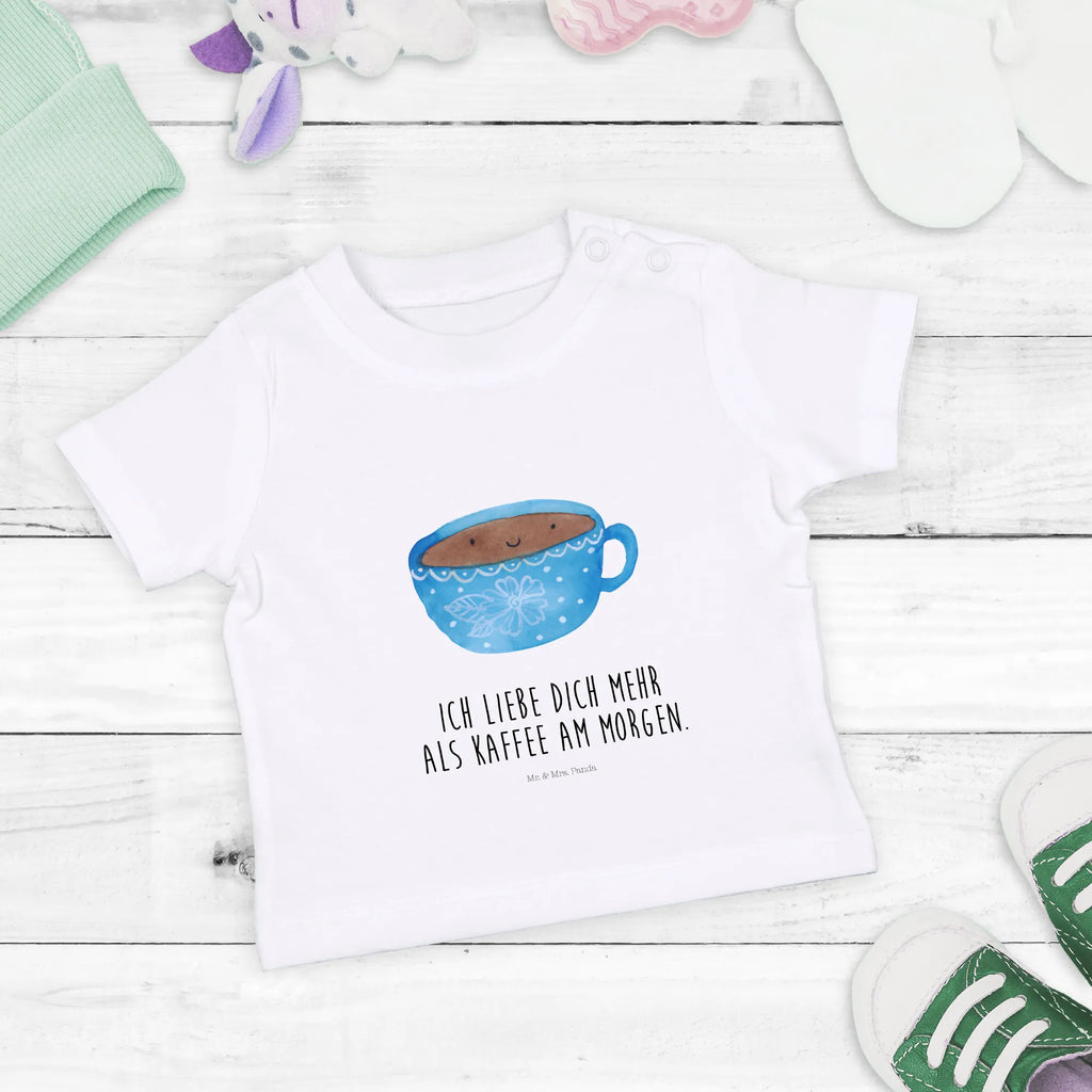 Organic Baby Shirt Kaffee Tasse Baby T-Shirt, Baby Shirt Mit Spruch, Baby Kurzarmshirt, Baby Shirt Neutral, Baby Pullover, Baby Shirt Junge, Baby Shirt Klassisch, Baby Bio Shirt, Süßes Baby Shirt, Baby Shirt Alltag, Baby Shirt Weiß, Baby Langarmshirt, Baby Shirt Zur Geburt, Baby Shirt Mit Motiv, Baby Shirt Geschenk, Baby Shirt Erstausstattung, Baby Shirt Unisex, Baby Baumwollshirt, Baby Hemd, Baby Jerseyshirt, Baby Oberteil, Baby Shirt Bunt, Baby Shirt, Baby Shirt Grau, Baby Shirt Modern, Baby Shirt Pastell, Lustiges Baby Shirt, Baby Shirt Mädchen, Baby Shirt Mit Aufdruck, Baby Shirt Gestreift, Baby Top, Baby Sweatshirt, Gute Laune, Tiermotive, Tiere, Lustige Sprüche, Tasse, Kaffee, Genuss, Glücklich, Liebe, Geschmack