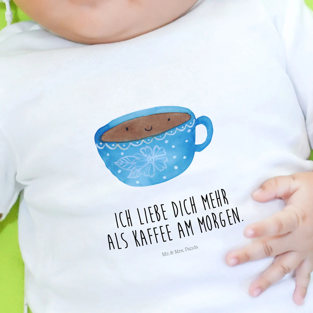Organic Baby Shirt Kaffee Tasse Baby T-Shirt, Baby Shirt Mit Spruch, Baby Kurzarmshirt, Baby Shirt Neutral, Baby Pullover, Baby Shirt Junge, Baby Shirt Klassisch, Baby Bio Shirt, Süßes Baby Shirt, Baby Shirt Alltag, Baby Shirt Weiß, Baby Langarmshirt, Baby Shirt Zur Geburt, Baby Shirt Mit Motiv, Baby Shirt Geschenk, Baby Shirt Erstausstattung, Baby Shirt Unisex, Baby Baumwollshirt, Baby Hemd, Baby Jerseyshirt, Baby Oberteil, Baby Shirt Bunt, Baby Shirt, Baby Shirt Grau, Baby Shirt Modern, Baby Shirt Pastell, Lustiges Baby Shirt, Baby Shirt Mädchen, Baby Shirt Mit Aufdruck, Baby Shirt Gestreift, Baby Top, Baby Sweatshirt, Gute Laune, Tiermotive, Tiere, Lustige Sprüche, Tasse, Kaffee, Genuss, Glücklich, Liebe, Geschmack