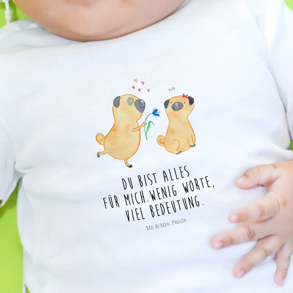 Organic Baby Shirt pug In love Baby Shirt, Baby Shirt Bunt, Baby T-Shirt, Baby Shirt Erstausstattung, Baby Bio Shirt, Baby Kurzarmshirt, Baby Langarmshirt, Baby Shirt Gestreift, Baby Shirt Mit Aufdruck, Baby Pullover, Baby Jerseyshirt, Baby Top, Baby Shirt Alltag, Baby Hemd, Baby Shirt Unisex, Baby Oberteil, Baby Shirt Mit Motiv, Baby Shirt Klassisch, Baby Shirt Neutral, Baby Baumwollshirt, Baby Shirt Junge, Baby Shirt Mädchen, Baby Shirt Zur Geburt, Baby Shirt Grau, Baby Shirt Modern, Süßes Baby Shirt, Lustiges Baby Shirt, Baby Shirt Pastell, Baby Sweatshirt, Baby Shirt Mit Spruch, Baby Shirt Geschenk, Baby Shirt Weiß, Hundemotiv, Sprüche, Haustier, Tierliebhaber, Hund, Hunderasse, Hundebesitzer, Möpse, Partner, Geschenk Freund, Hundeliebe, Verliebt, Mops, Liebesspruch. Verlobt, Liebe