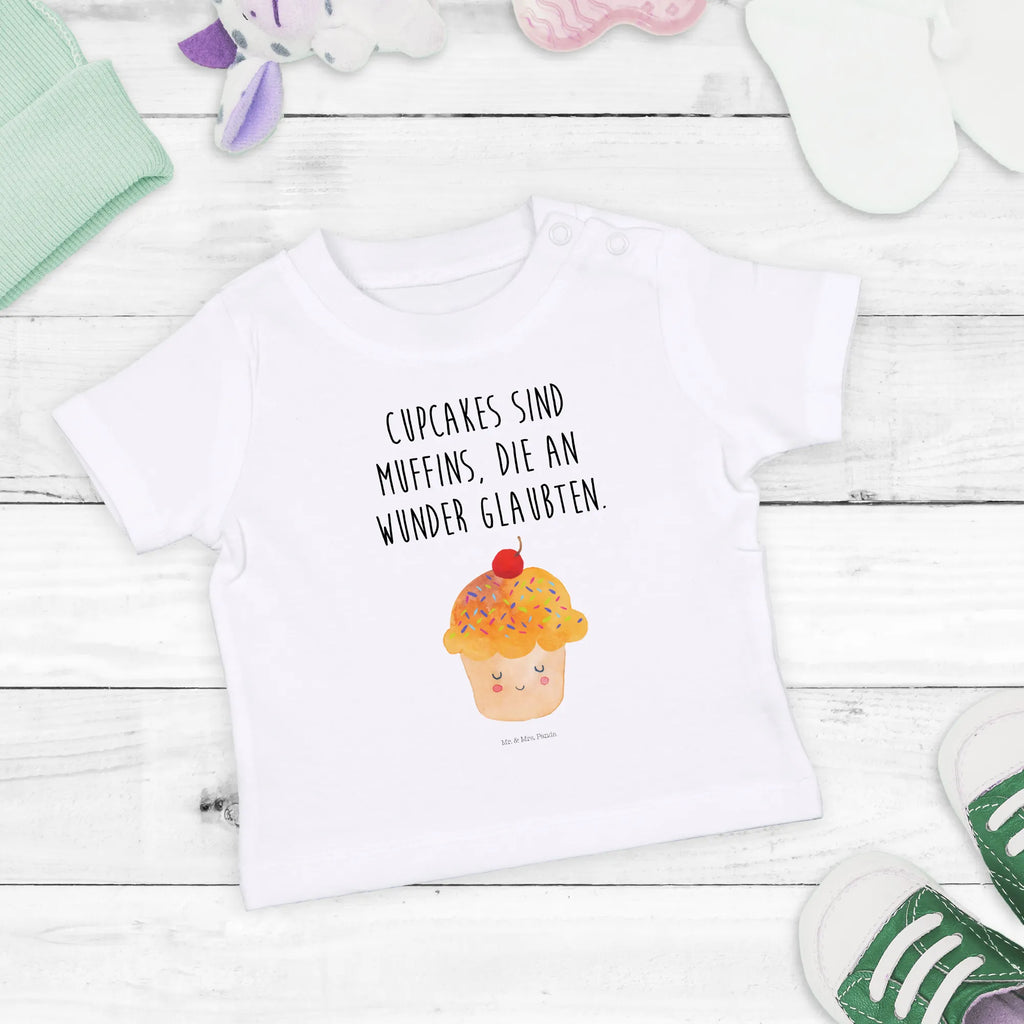 Organic Baby Shirt Cupcake Baby Langarmshirt, Baby Bio Shirt, Baby T-Shirt, Baby Jerseyshirt, Baby Shirt Erstausstattung, Baby Shirt Zur Geburt, Baby Sweatshirt, Baby Shirt Pastell, Baby Shirt Mädchen, Baby Kurzarmshirt, Baby Shirt Junge, Baby Shirt Unisex, Süßes Baby Shirt, Baby Shirt, Baby Baumwollshirt, Baby Shirt Mit Aufdruck, Baby Shirt Gestreift, Baby Shirt Grau, Baby Shirt Bunt, Baby Pullover, Baby Shirt Weiß, Baby Shirt Mit Motiv, Baby Top, Baby Shirt Mit Spruch, Baby Oberteil, Baby Shirt Klassisch, Baby Shirt Alltag, Lustiges Baby Shirt, Baby Shirt Neutral, Baby Hemd, Baby Shirt Geschenk, Baby Shirt Modern, Gute Laune, Tiermotive, Tiere, Lustige Sprüche, Wunder, Küche Deko, Backen Geschenk, Motivation Sprüche, Küche Spruch, Muffin, Cupcakes, Geschenk Koch
