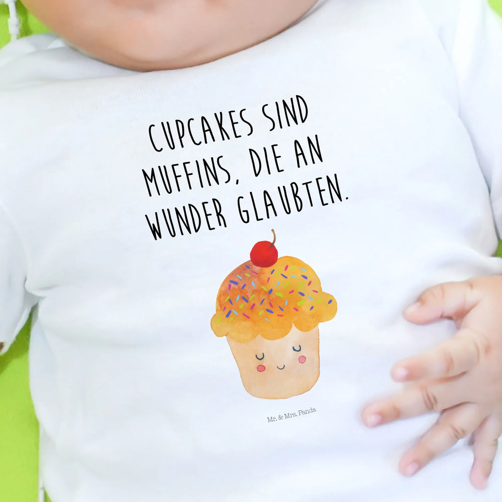 Organic Baby Shirt Cupcake Baby Langarmshirt, Baby Bio Shirt, Baby T-Shirt, Baby Jerseyshirt, Baby Shirt Erstausstattung, Baby Shirt Zur Geburt, Baby Sweatshirt, Baby Shirt Pastell, Baby Shirt Mädchen, Baby Kurzarmshirt, Baby Shirt Junge, Baby Shirt Unisex, Süßes Baby Shirt, Baby Shirt, Baby Baumwollshirt, Baby Shirt Mit Aufdruck, Baby Shirt Gestreift, Baby Shirt Grau, Baby Shirt Bunt, Baby Pullover, Baby Shirt Weiß, Baby Shirt Mit Motiv, Baby Top, Baby Shirt Mit Spruch, Baby Oberteil, Baby Shirt Klassisch, Baby Shirt Alltag, Lustiges Baby Shirt, Baby Shirt Neutral, Baby Hemd, Baby Shirt Geschenk, Baby Shirt Modern, Gute Laune, Tiermotive, Tiere, Lustige Sprüche, Wunder, Küche Deko, Backen Geschenk, Motivation Sprüche, Küche Spruch, Muffin, Cupcakes, Geschenk Koch