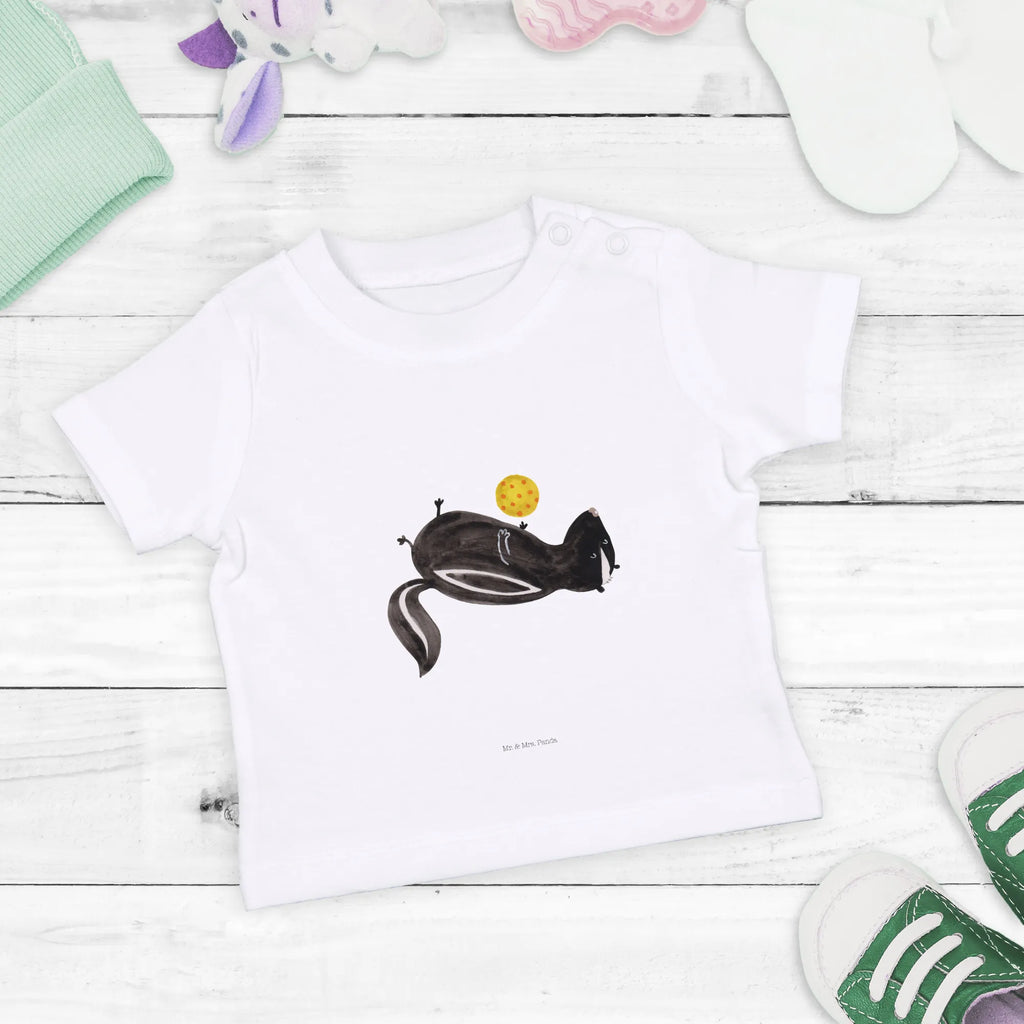 Organiczna koszulka dla niemowląt skunks piłka Baby Shirt Mädchen, Baby Shirt Klassisch, Baby Shirt Gestreift, Baby Shirt Bunt, Baby Shirt Junge, Baby Top, Baby Shirt Grau, Baby Shirt, Baby Shirt Mit Spruch, Baby Sweatshirt, Baby Baumwollshirt, Lustiges Baby Shirt, Baby Shirt Geschenk, Baby Shirt Mit Aufdruck, Süßes Baby Shirt, Baby Shirt Modern, Baby Hemd, Baby Shirt Zur Geburt, Baby Shirt Mit Motiv, Baby Shirt Unisex, Baby Pullover, Baby Shirt Erstausstattung, Baby Shirt Weiß, Baby Bio Shirt, Baby T-Shirt, Baby Shirt Alltag, Baby Oberteil, Baby Jerseyshirt, Baby Kurzarmshirt, Baby Shirt Pastell, Baby Shirt Neutral, Baby Langarmshirt, Skunk, Stinktier, Wildtier, Raubtier, Verspielt, Weisheit, Stinki, Stinker